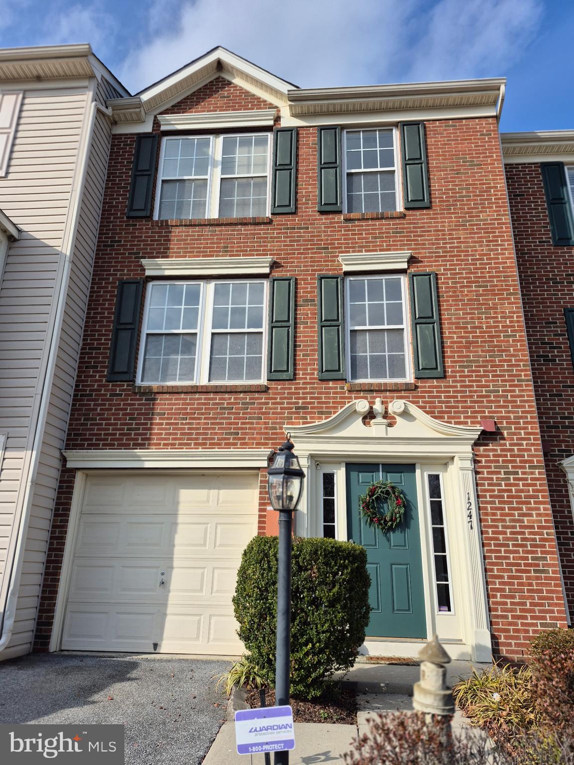 LAKELAND PLACE - Residential Lease