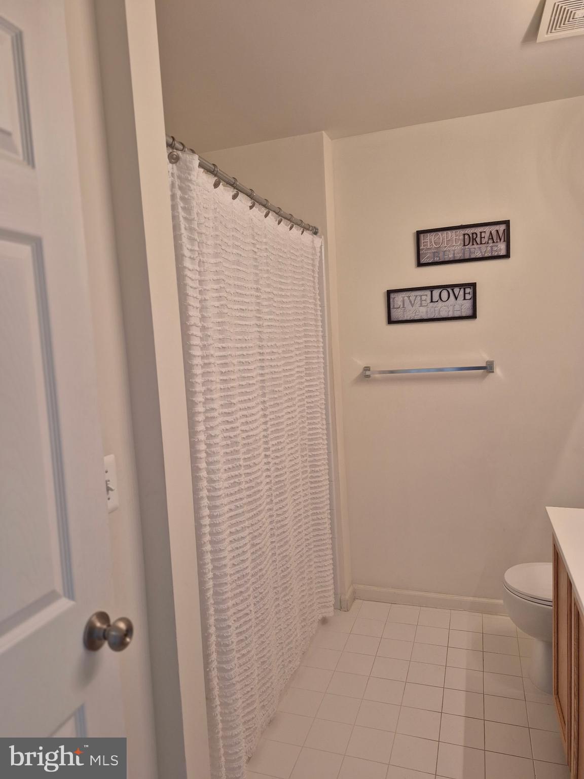 LAKELAND PLACE - Residential Lease