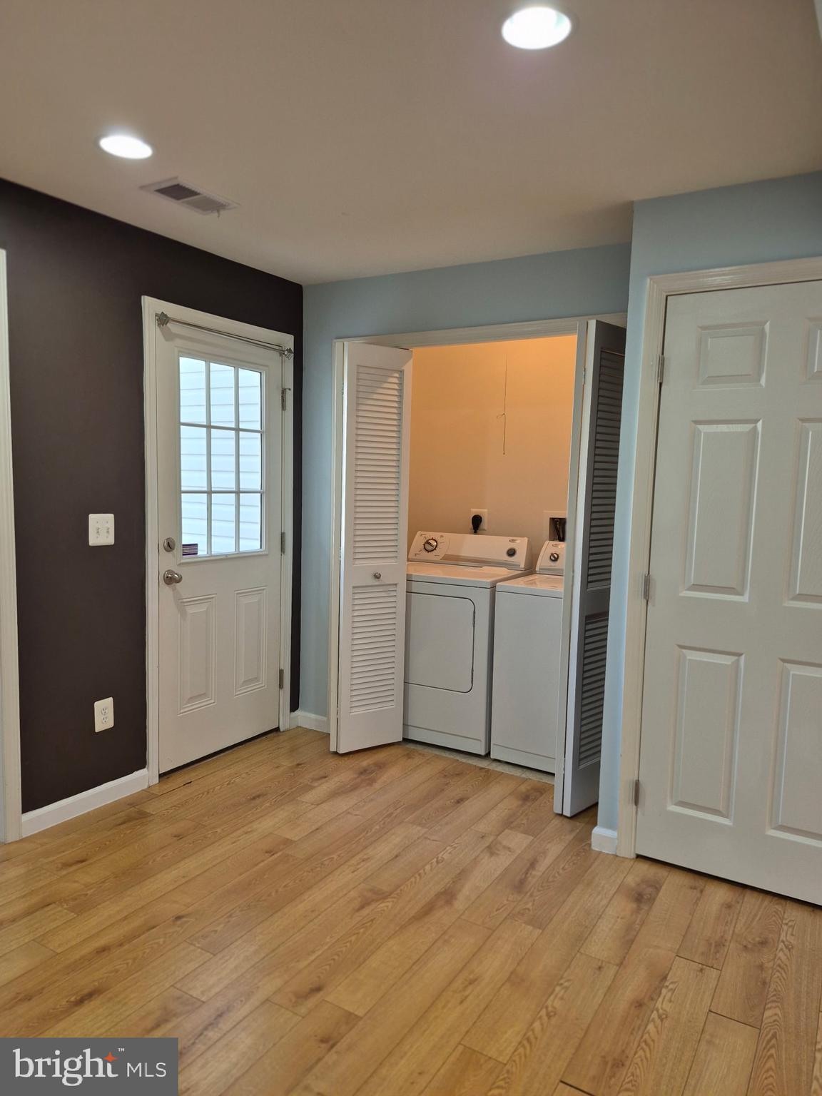 LAKELAND PLACE - Residential Lease