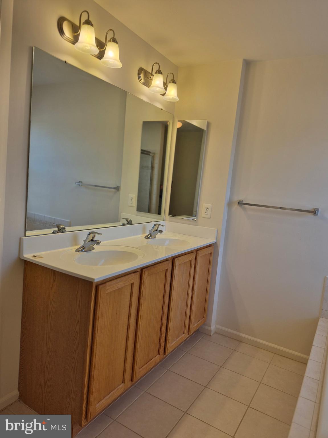 LAKELAND PLACE - Residential Lease