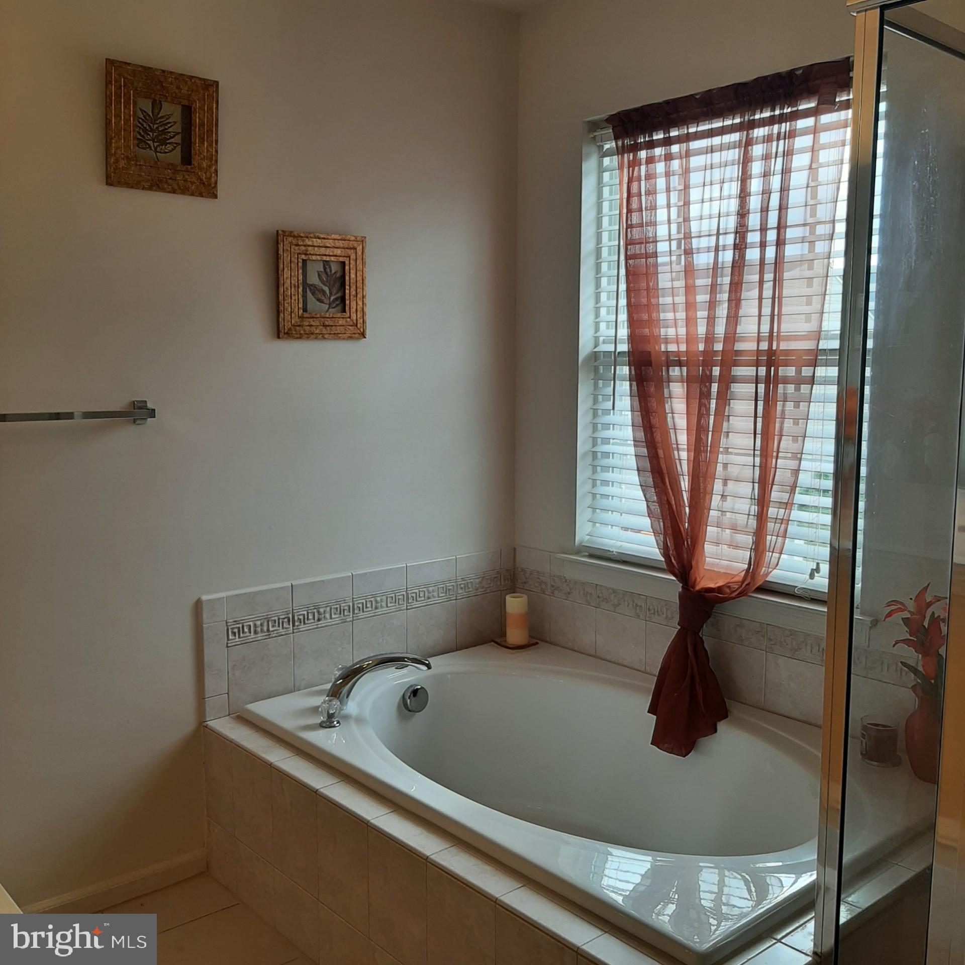 LAKELAND PLACE - Residential Lease