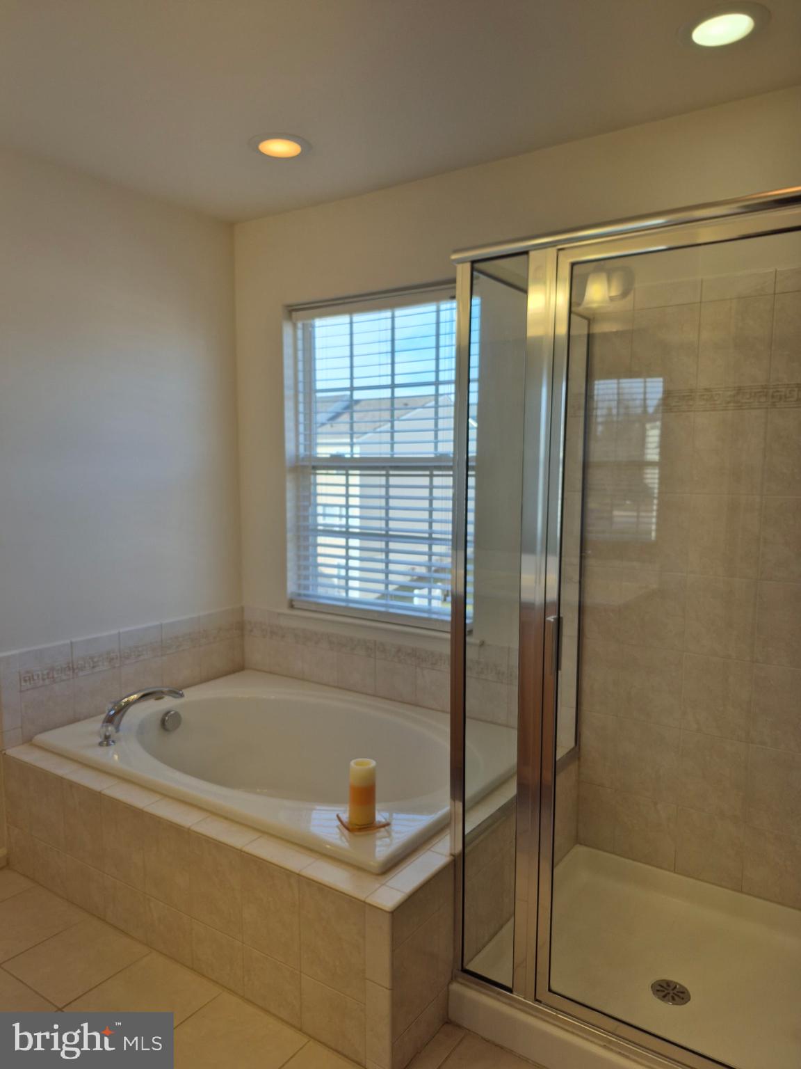 LAKELAND PLACE - Residential Lease