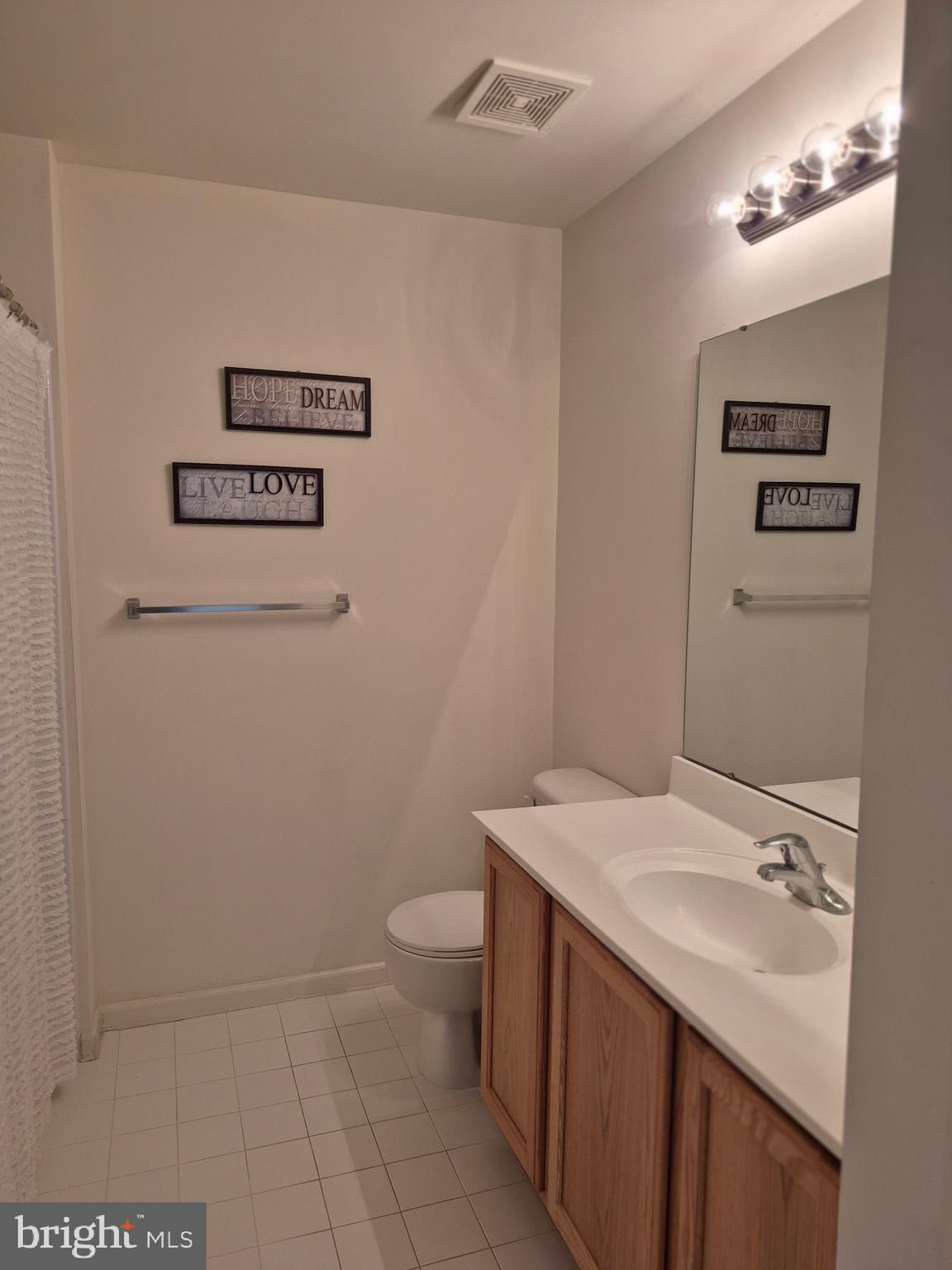 LAKELAND PLACE - Residential Lease