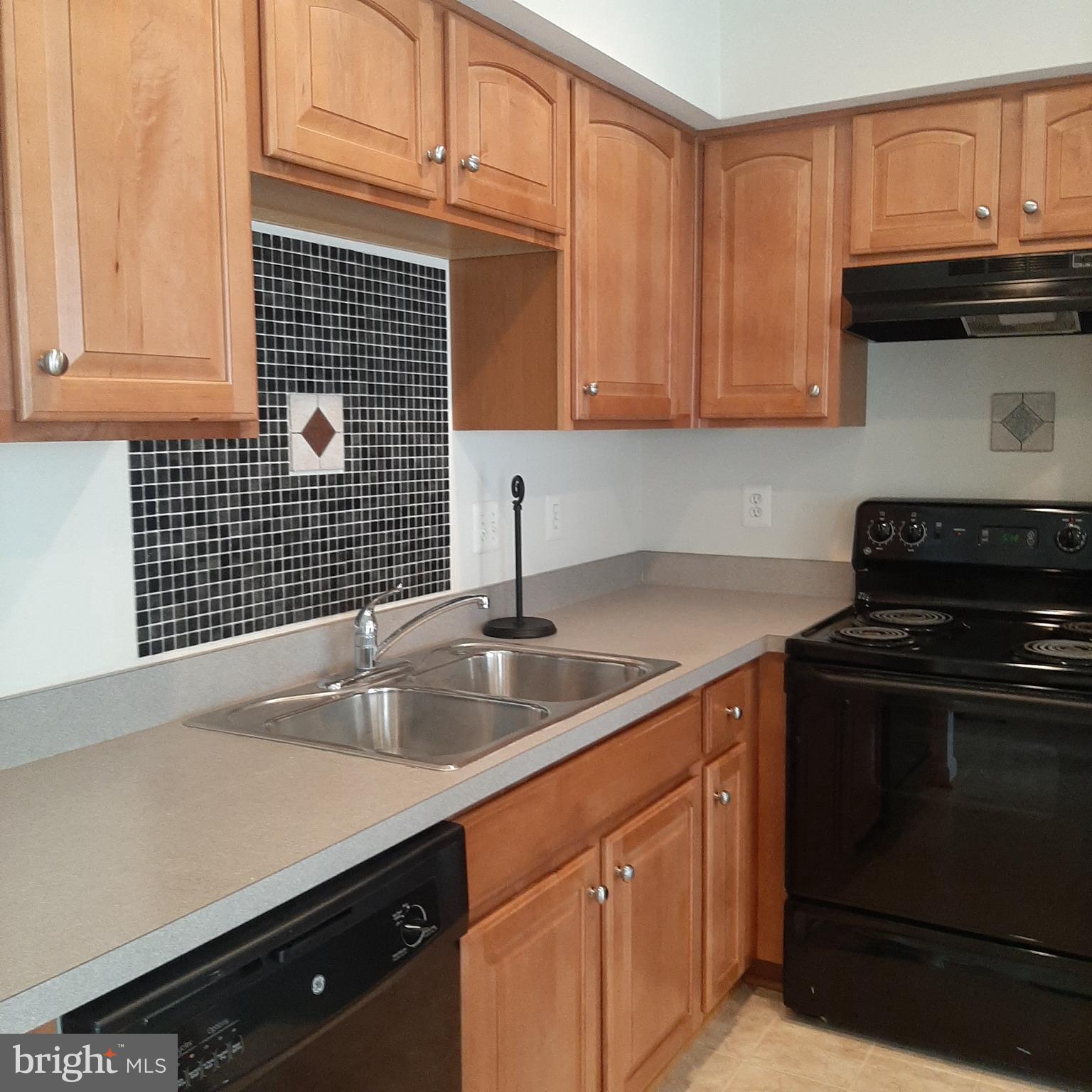 LAKELAND PLACE - Residential Lease