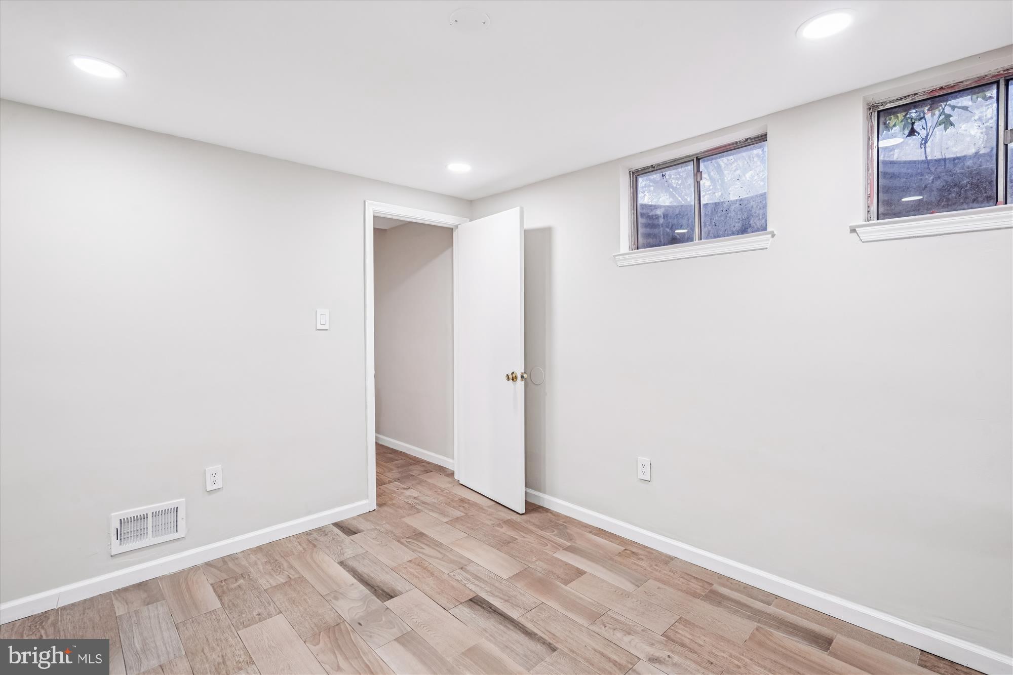 LAKE VILLAGE MANOR - Residential