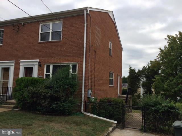 DUKE GARDENS - Residential Lease