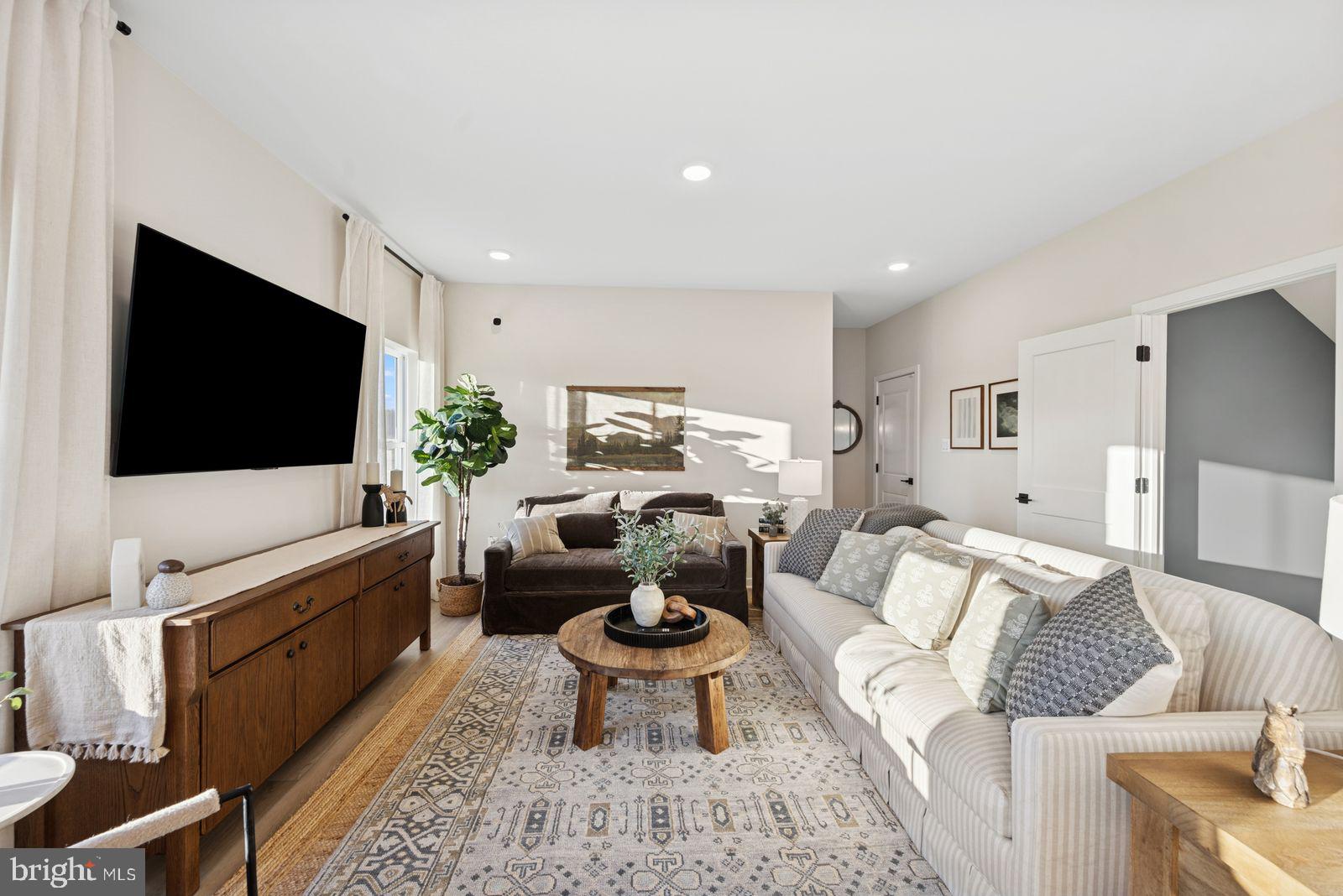 HUNTWELL WEST - Residential