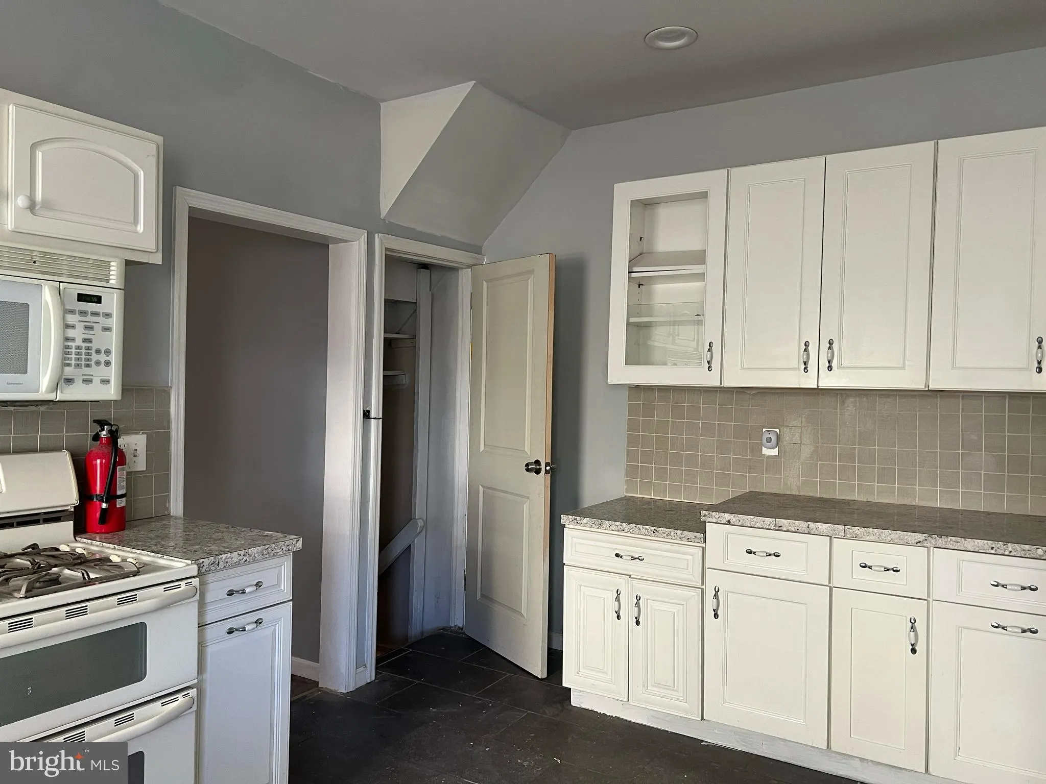 Burlington, New Jersey 08016, United States, 4 Bedrooms Bedrooms, ,3 BathroomsBathrooms,Residential,Active,16522