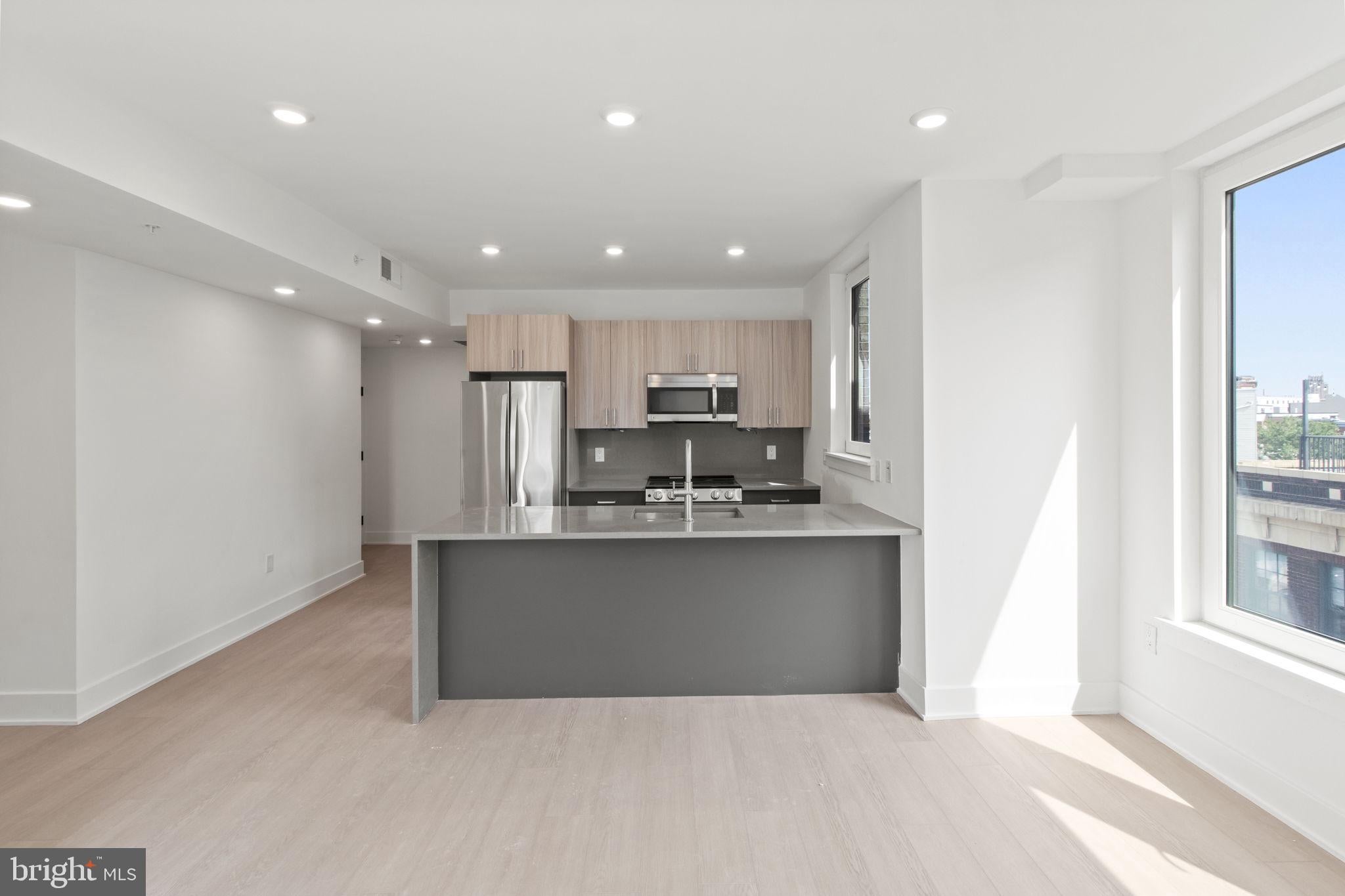 2000 DREER STREET 401