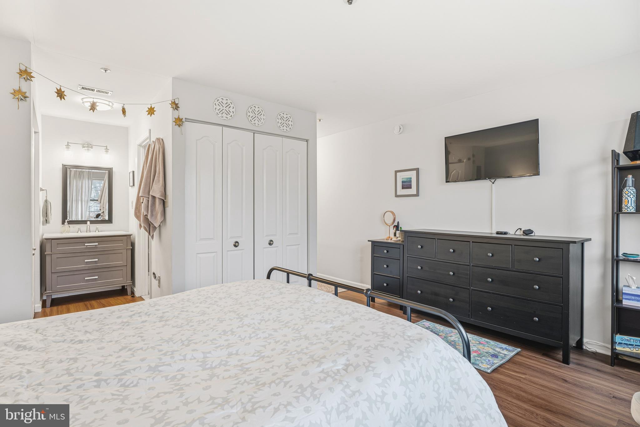 VILLAGE OF MONTGOMERY RUN - Residential