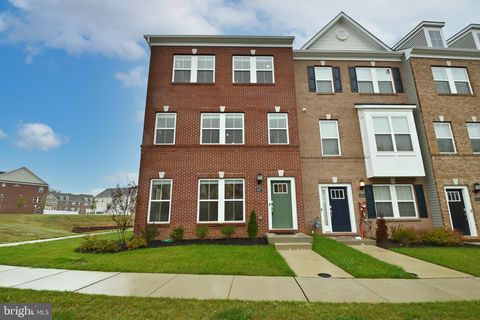 Townhouse For Sale - 4107 Charles Dickens Dr Dr<br/> WHITE PLAINS, MD 20695
