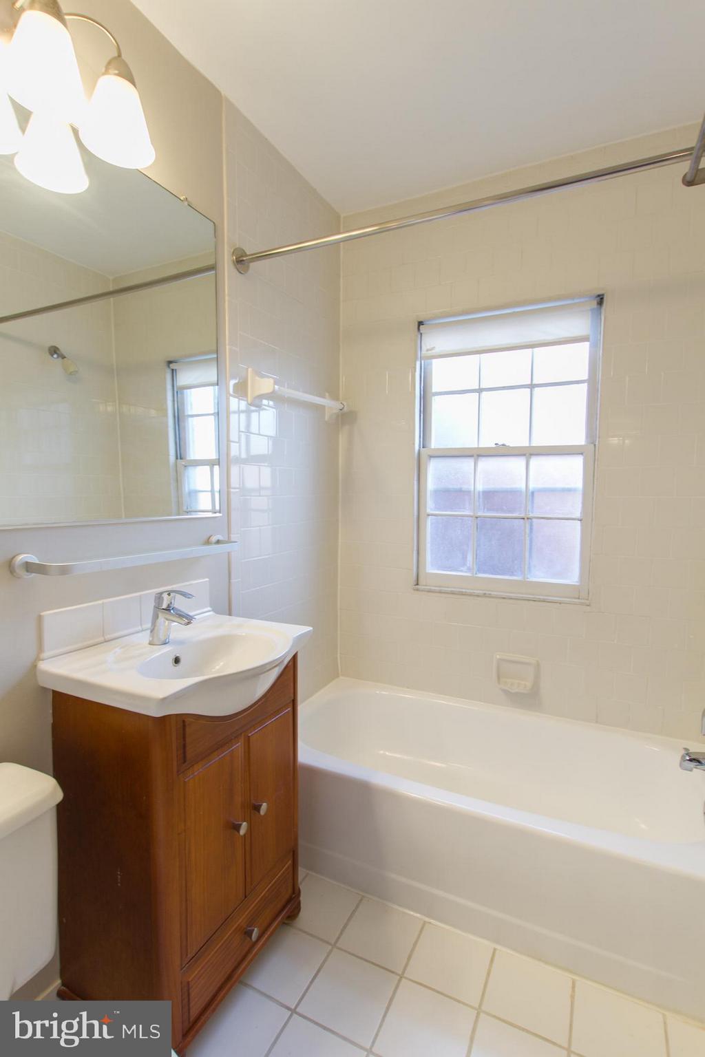 RIVERTON - Residential Lease