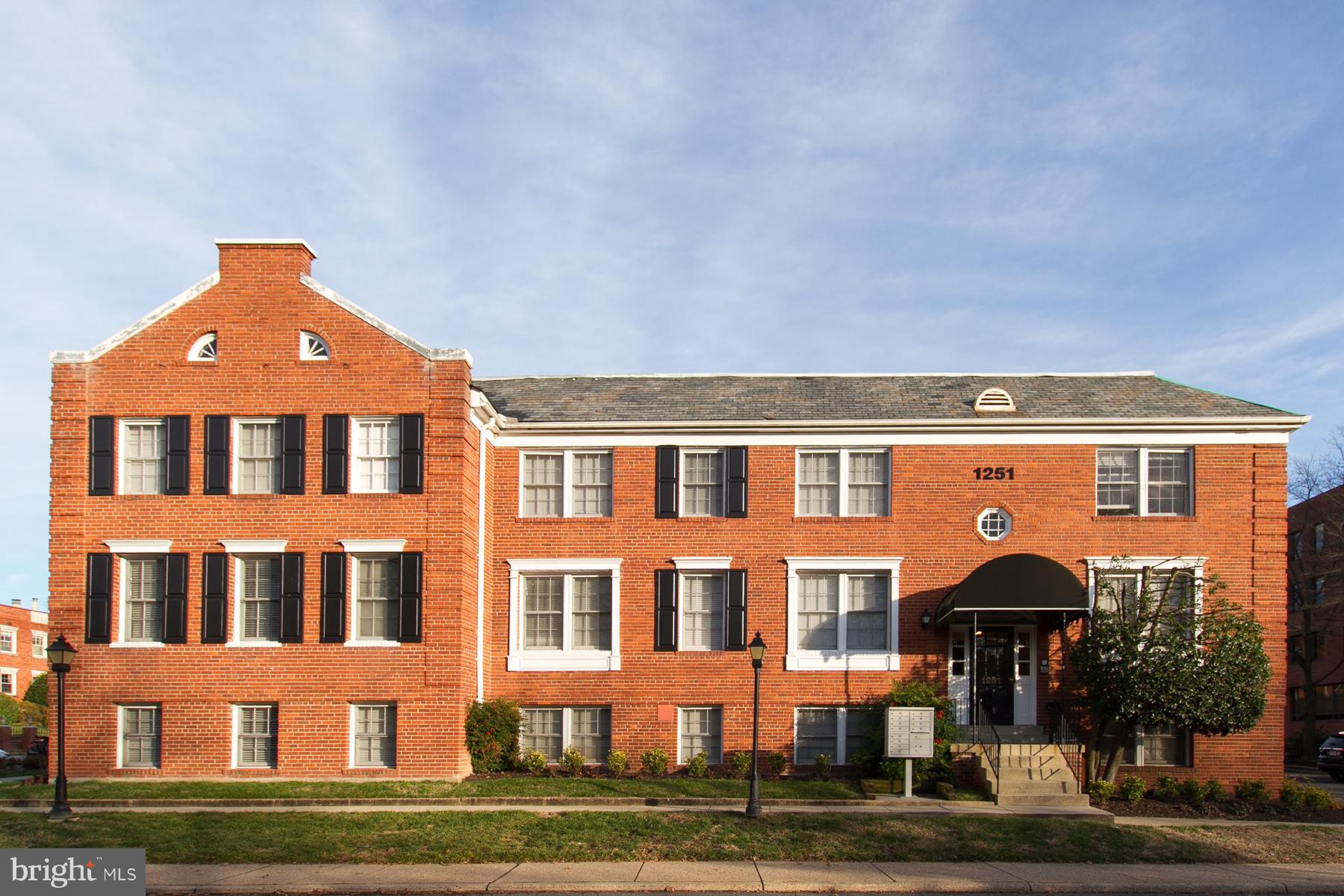 RIVERTON - Residential Lease