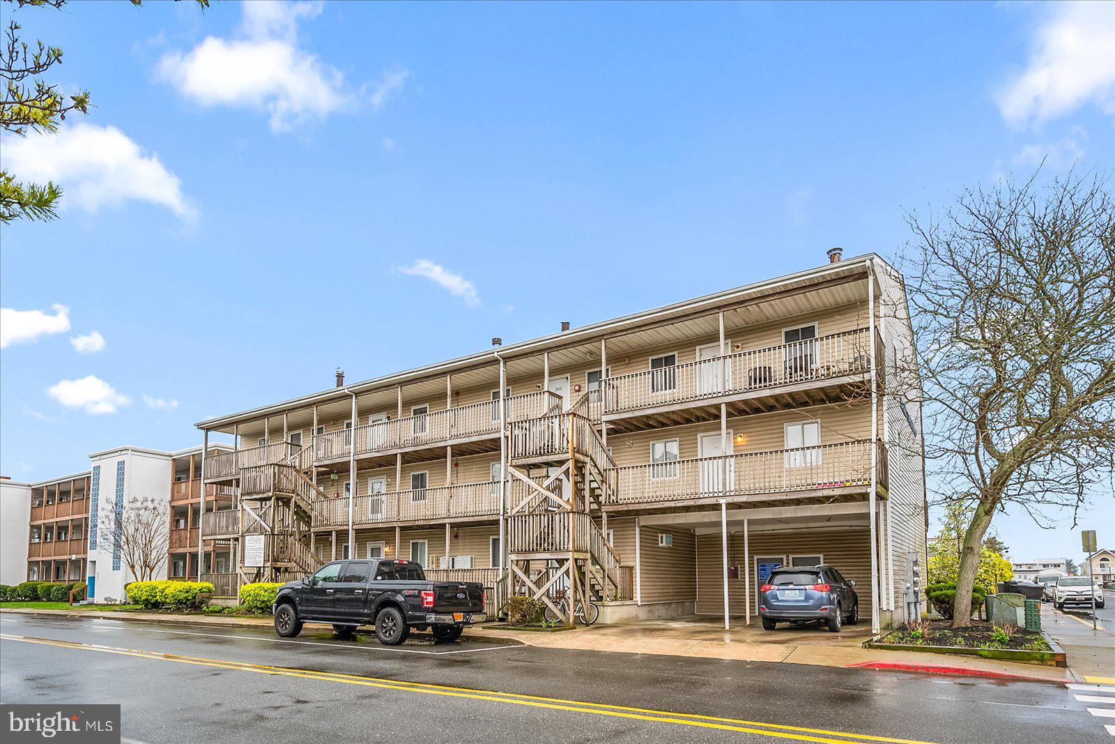 425 ROBIN DRIVE 302
