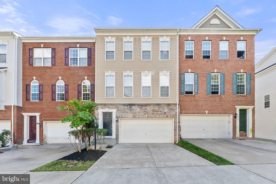 Fantastic 3 finished lvl TH in Villagers of Piedmont/South Market.  Freshly painted, cleaned and move-in ready.  Lower level features large rec room with walk out to rear yard, half bath and laundry closet.  Main level features Living Room, half bath, kitchen, dining/family room combo.  Hardwood floors and carpet.  Front room can be used as formal dining room or a living room.  Stainless appliances, gas cooking, granite countertops. Large deck off dining/family room combo.  Bedroom level features 3 large bedrooms (each with ceiling fan), primary bath has soaking tub and separate shower.  Hall bath has tub/shower.  

Tenant is responsible for all utilities, exterior grounds maintenance, minor interior maintenance, and renter's insurance. Pets accepted with a strong application, additional $25/month rent, one time fee of $250 and $500 extra deposit per pet. Minimum income qualifications $118k/year. Two adults' incomes max considered for qualification. Minimum one year lease. Good Credit Required.

Benefits include: HVAC air filter delivery (for applicable properties), credit building to help boost your credit score with timely rent payments, renter insurance, 1M Identity Protection, utility concierge service making utility connection a breeze during your move-in, our best-in-class resident rewards program, and much more! More details upon application. Apply online. Applications considered on a first-come/completed basis.