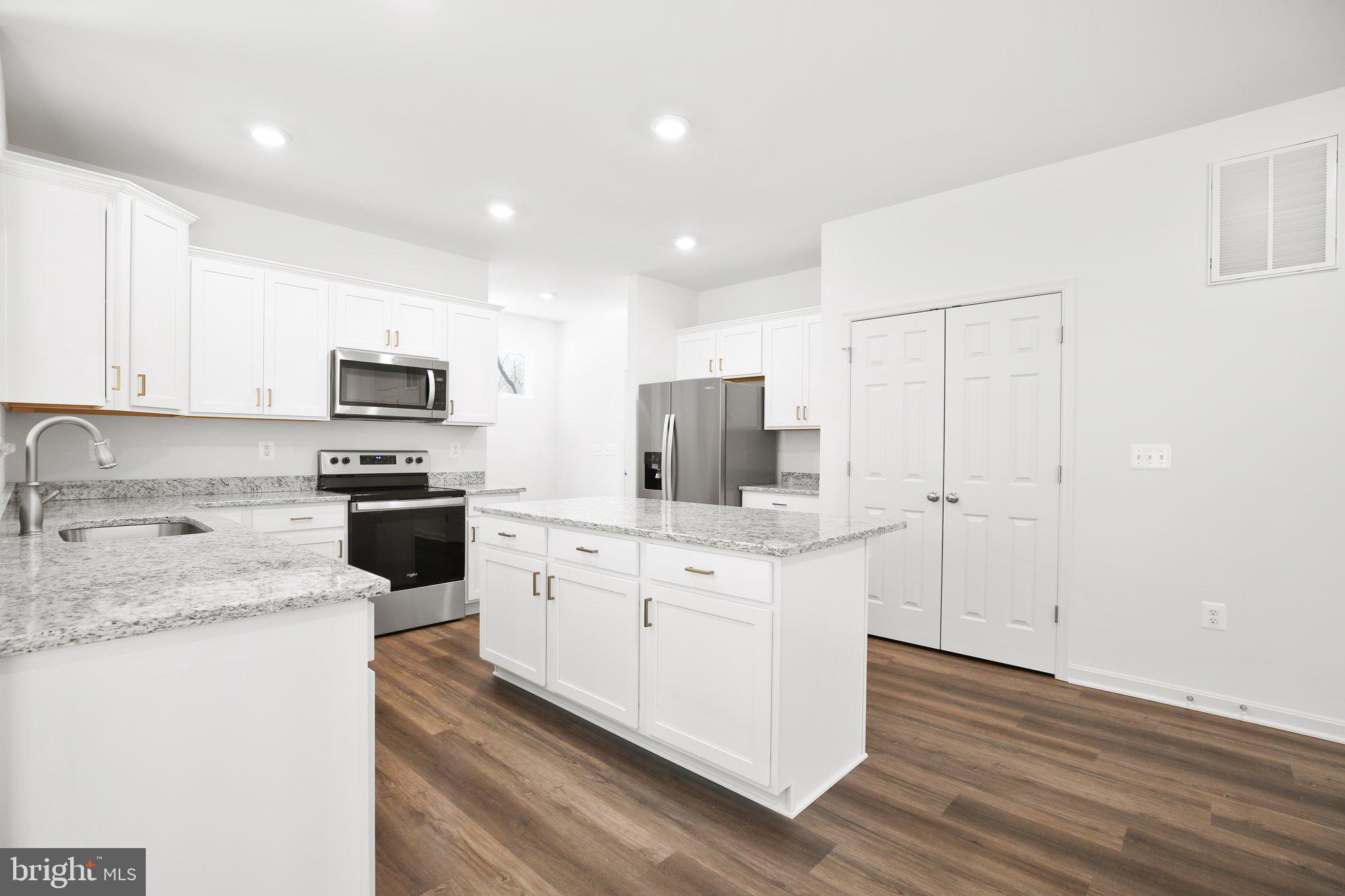 PRESIDENTIAL LAKES - Residential