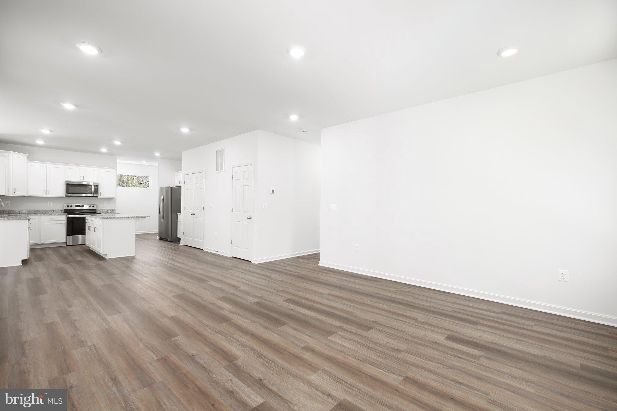 PRESIDENTIAL LAKES - Residential