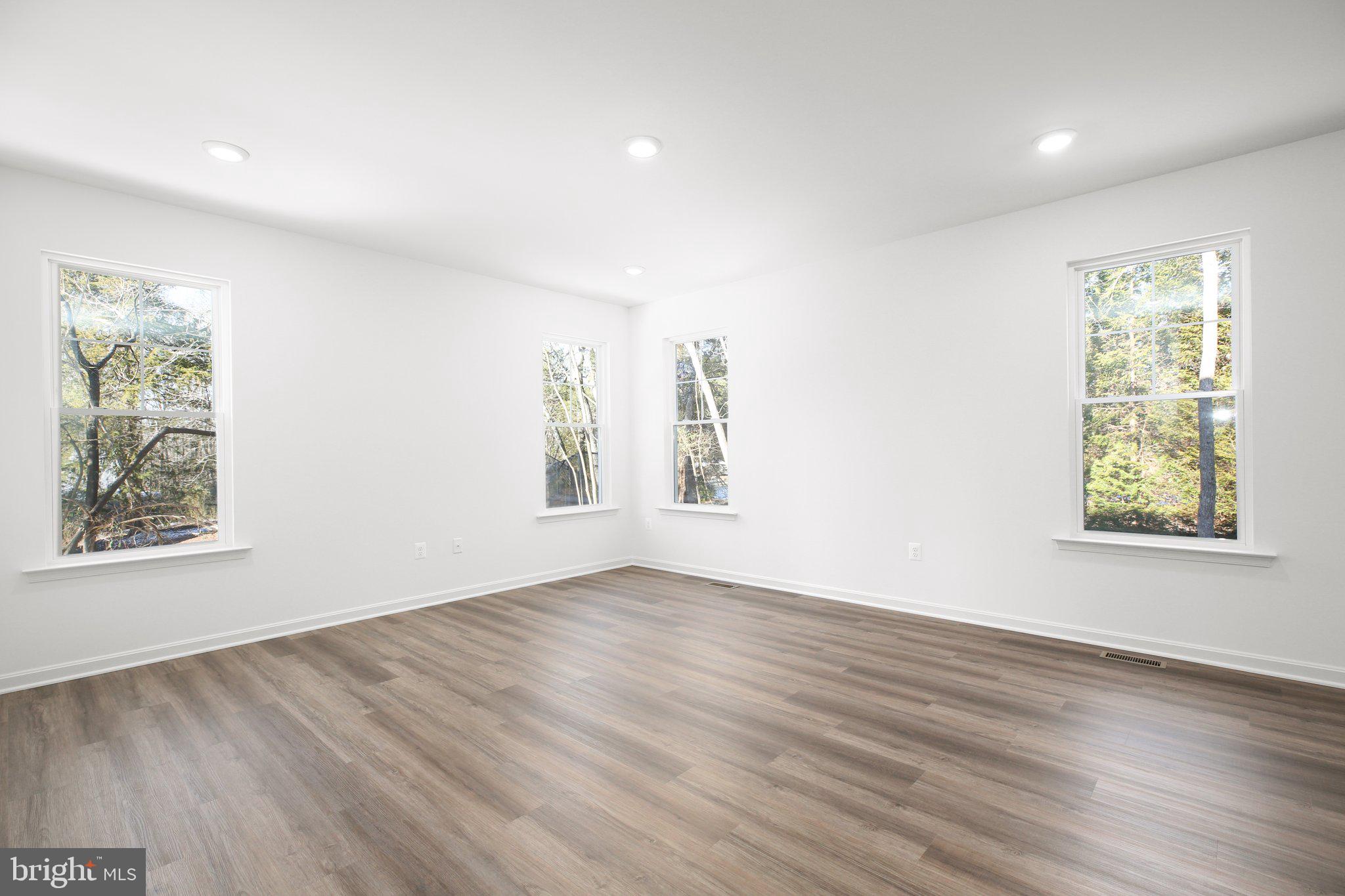 PRESIDENTIAL LAKES - Residential