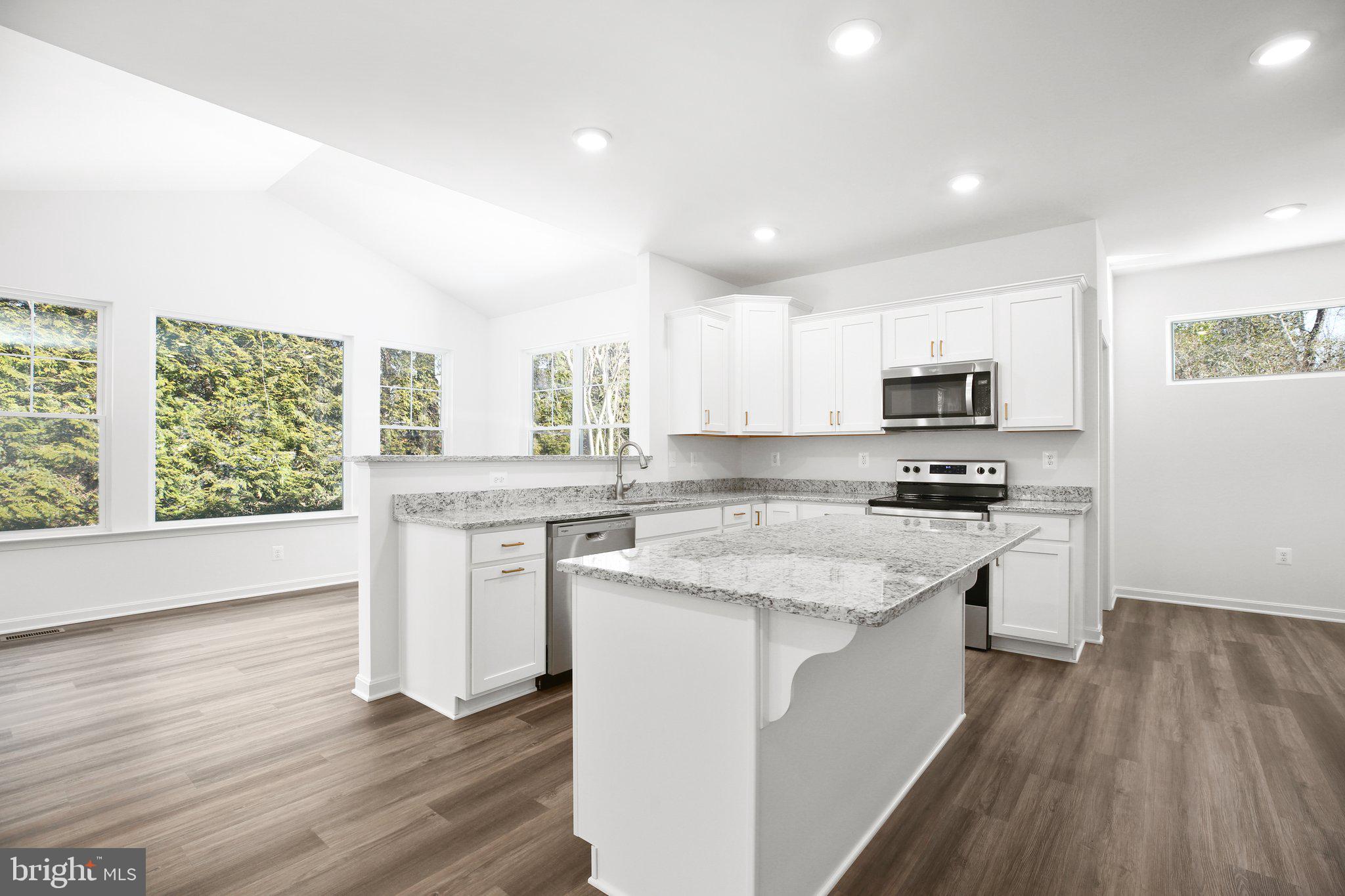 PRESIDENTIAL LAKES - Residential