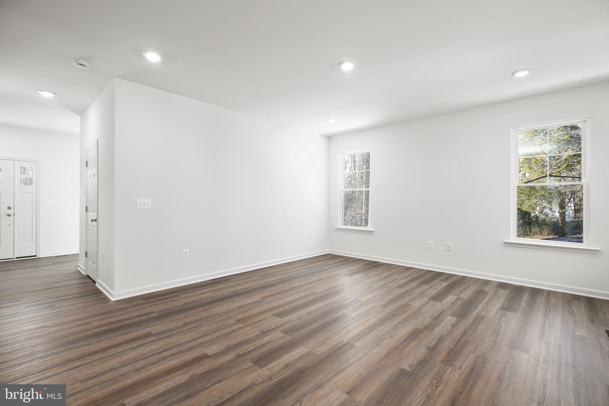 PRESIDENTIAL LAKES - Residential