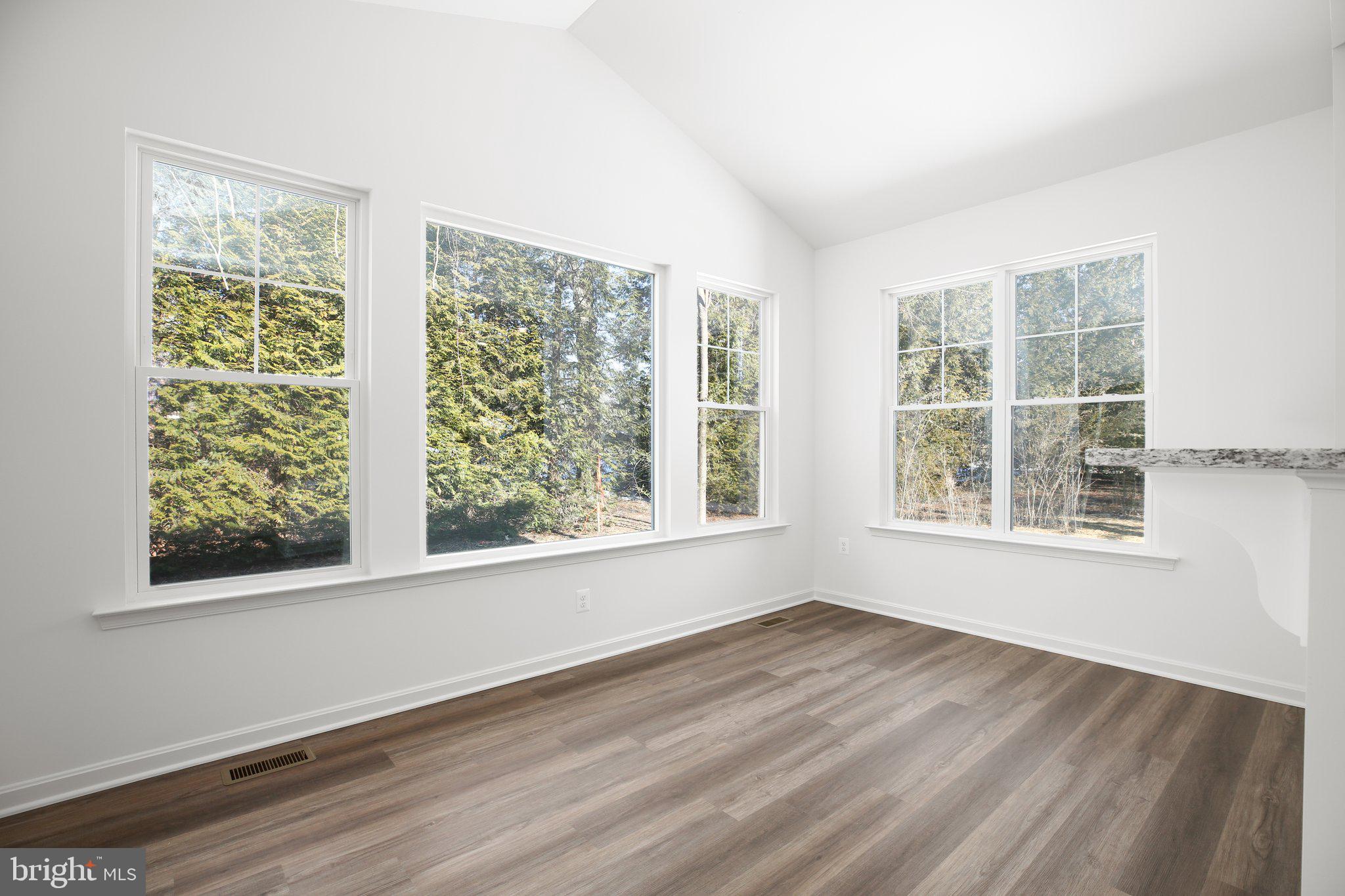 PRESIDENTIAL LAKES - Residential