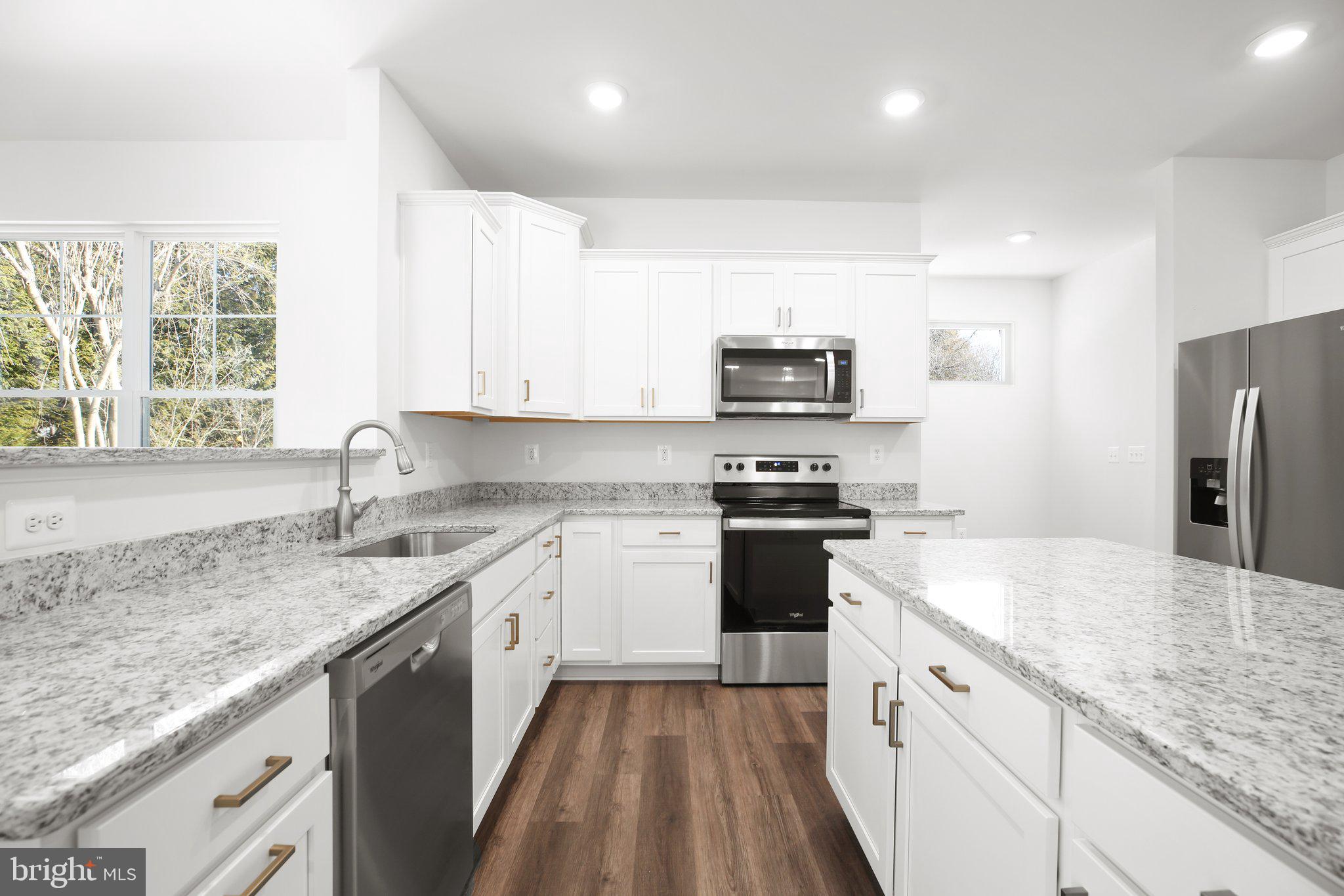 PRESIDENTIAL LAKES - Residential