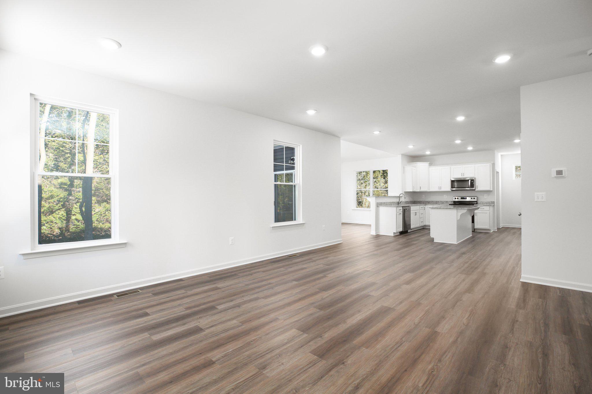 PRESIDENTIAL LAKES - Residential