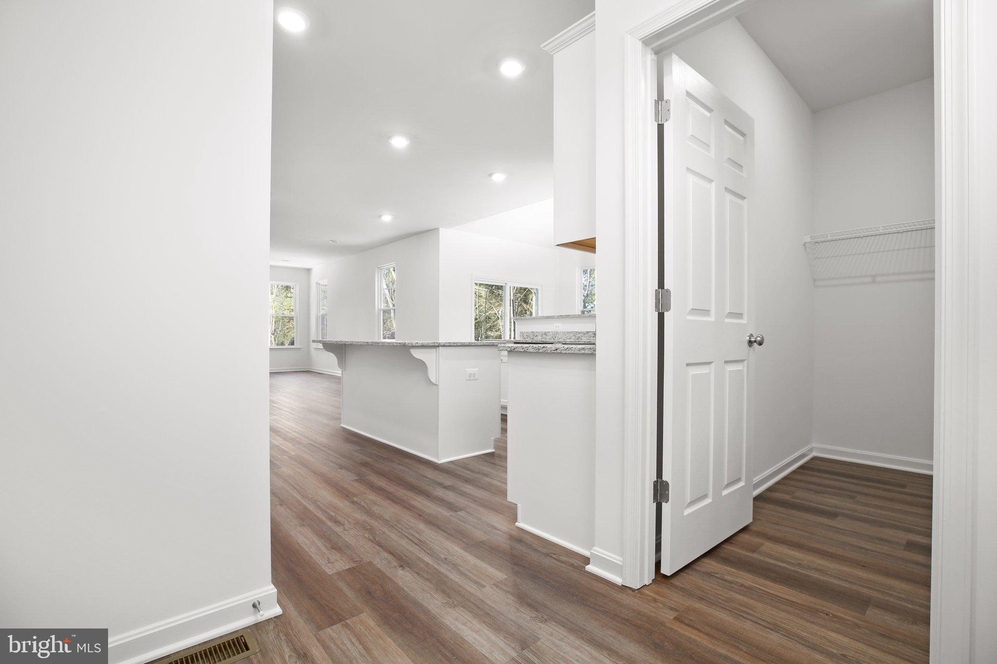 PRESIDENTIAL LAKES - Residential