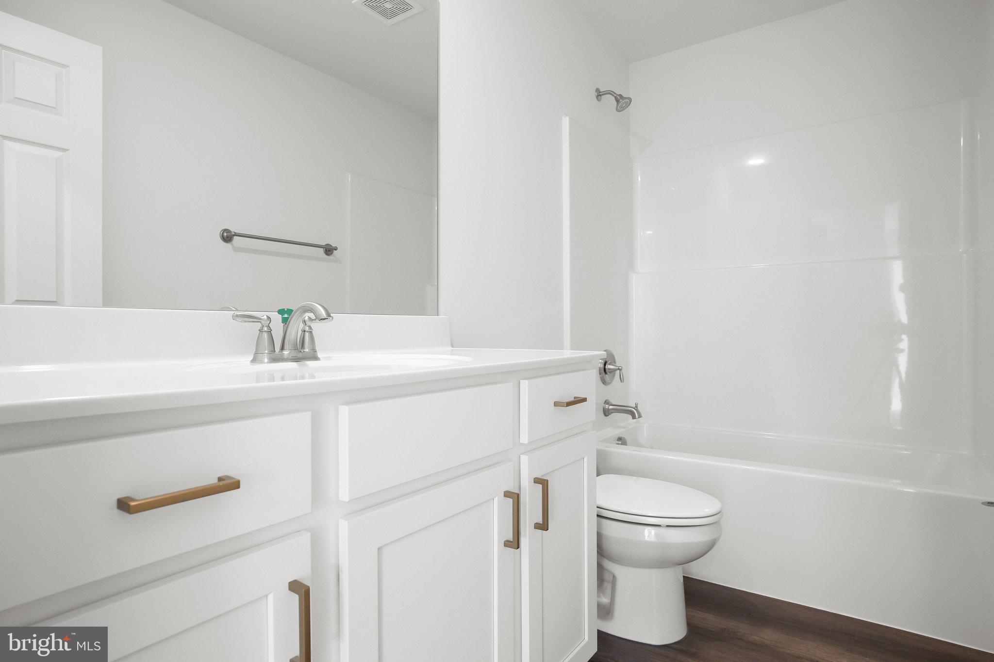 PRESIDENTIAL LAKES - Residential