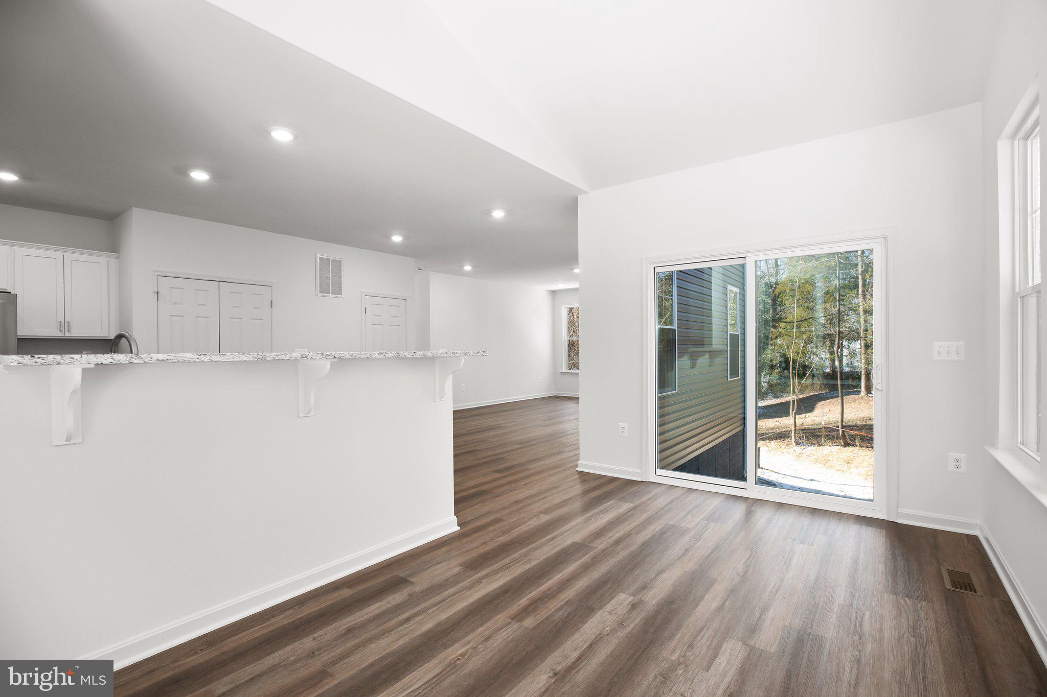 PRESIDENTIAL LAKES - Residential