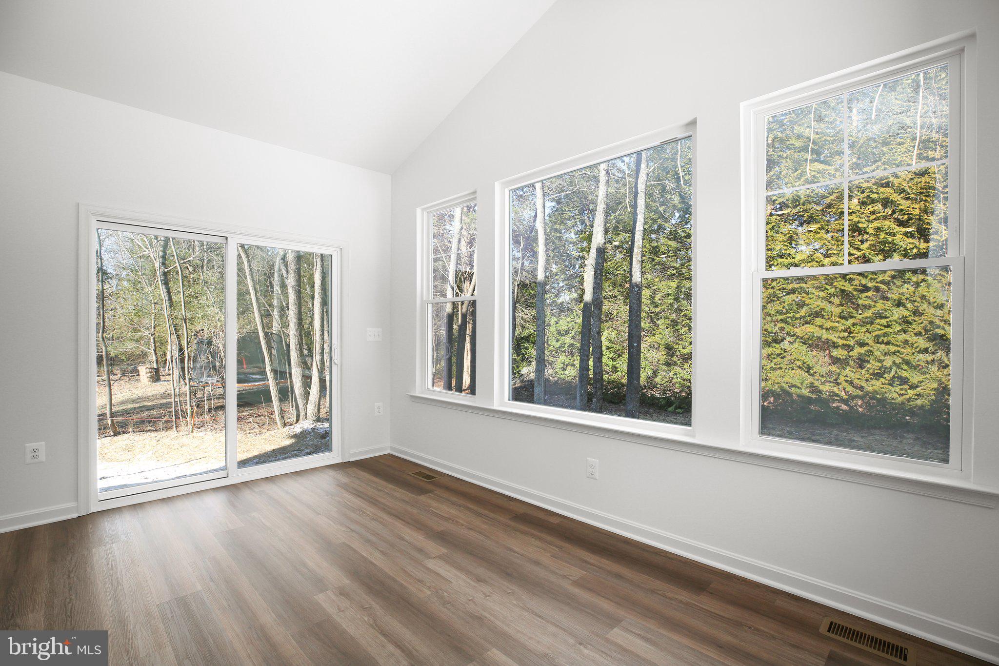 PRESIDENTIAL LAKES - Residential