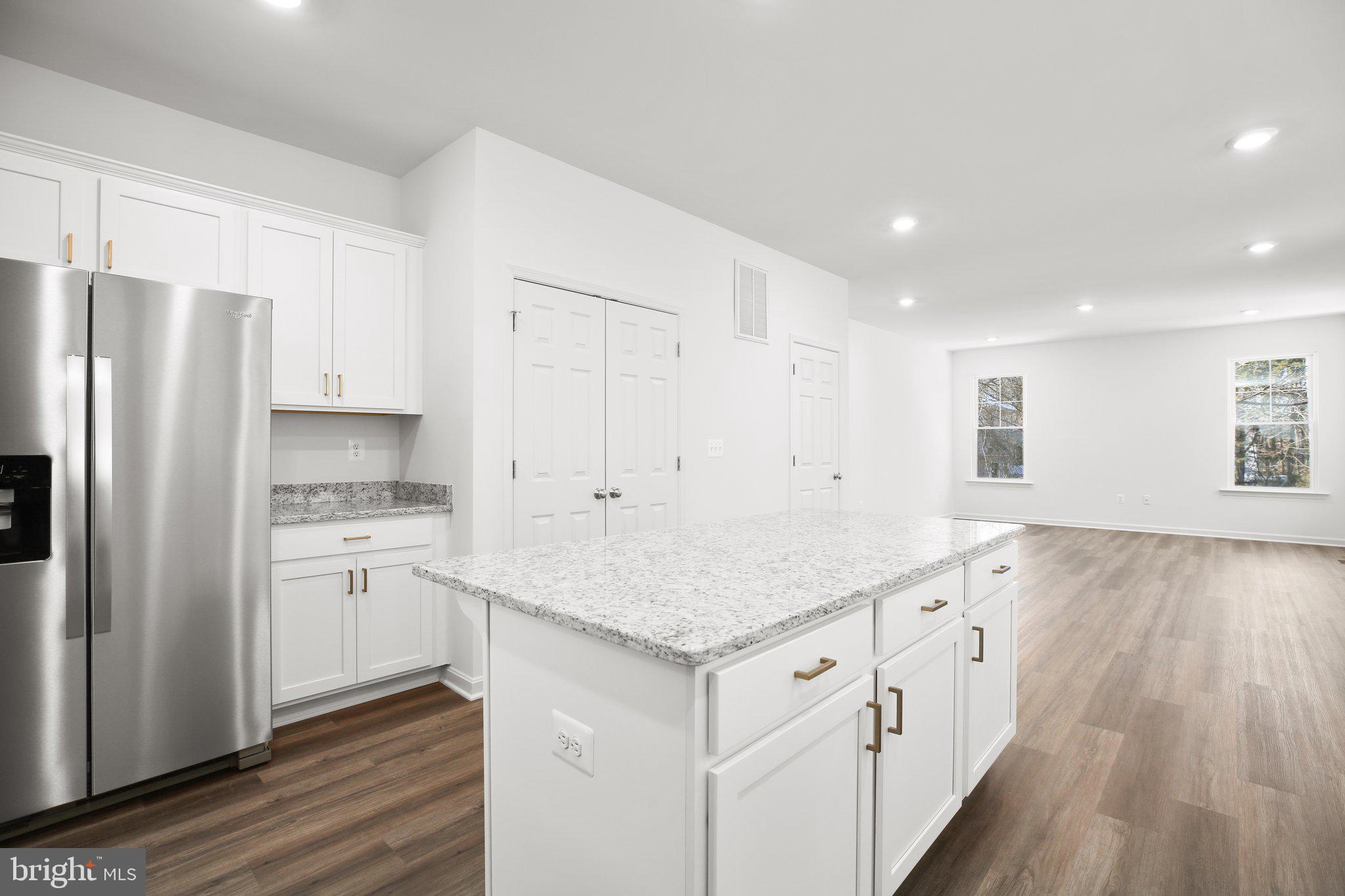 PRESIDENTIAL LAKES - Residential