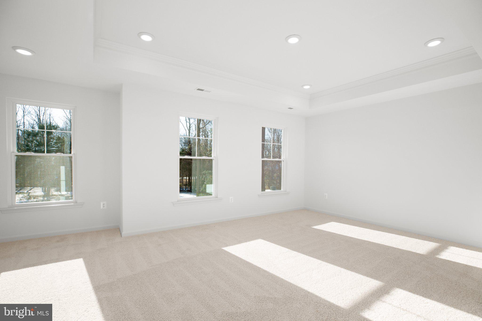 PRESIDENTIAL LAKES - Residential