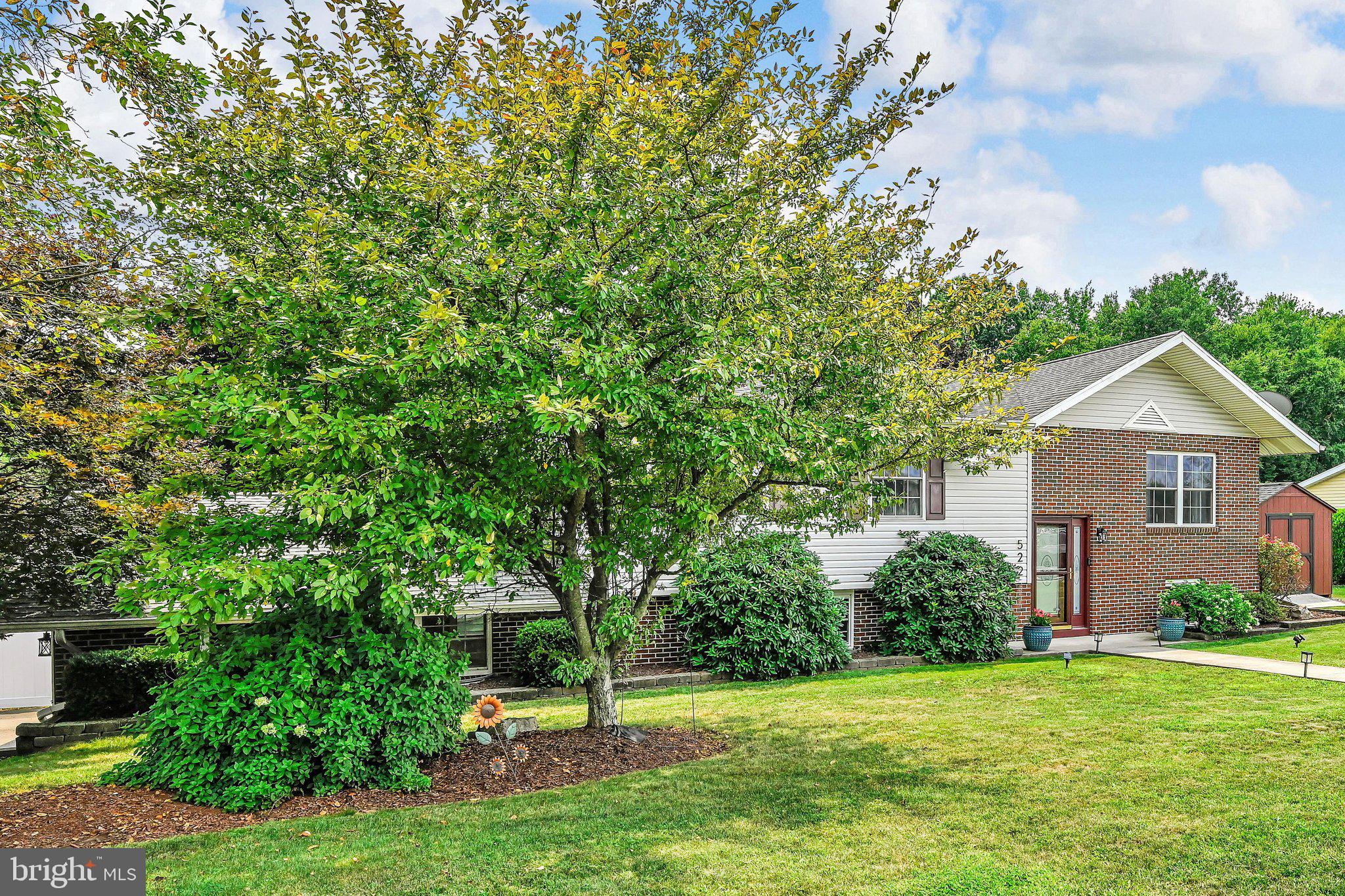 522 MAPLE STREET