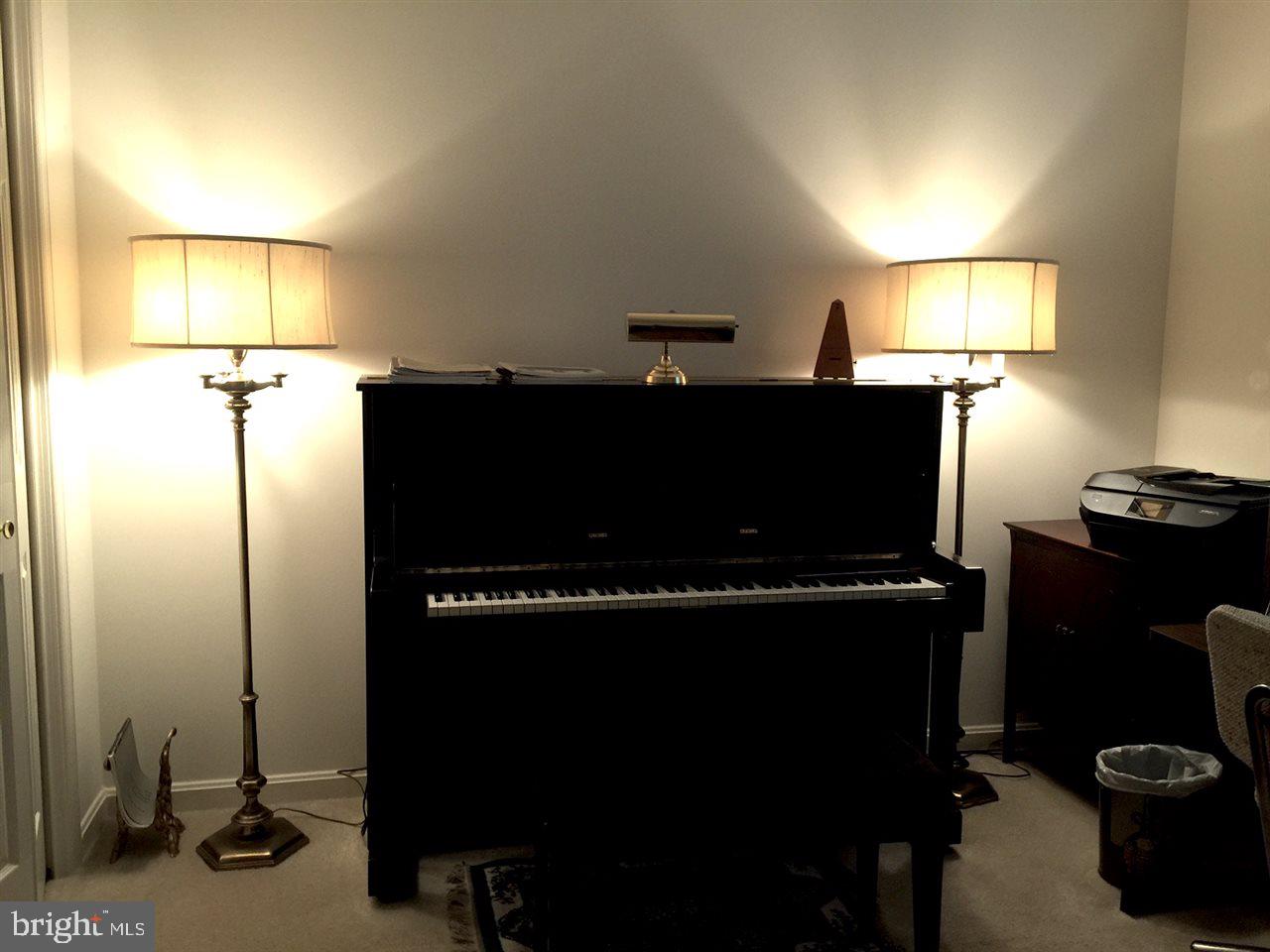 LONGSTOWN VILLAGE - Residential