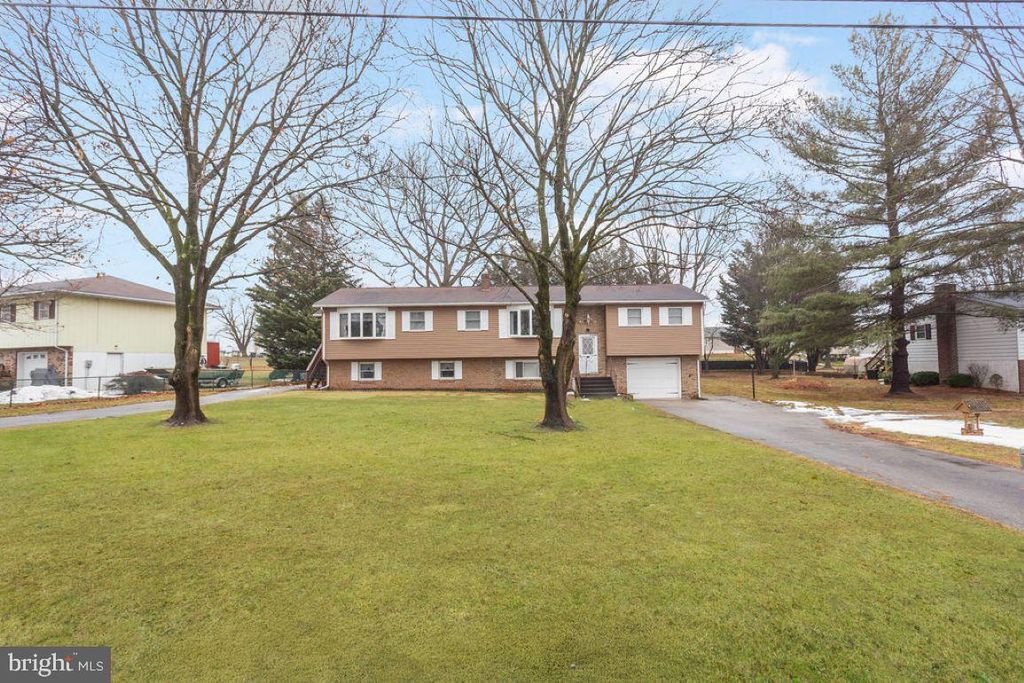 Photo of 1002 Frederick Pike, LITTLESTOWN, PA 17340 (MLS # PAAD2021924)