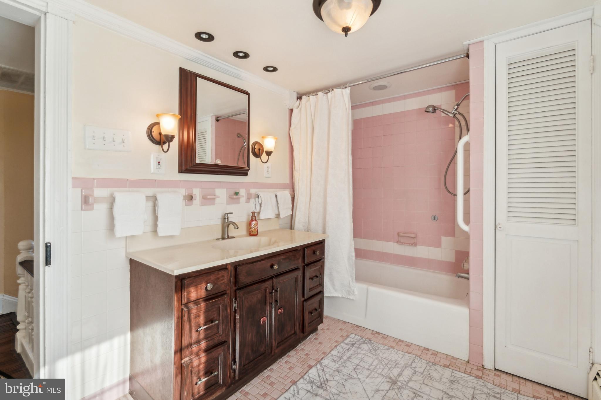 SUMMIT POINT - Residential