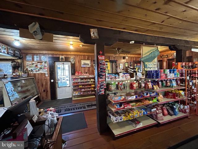 SUMMIT POINT - Residential