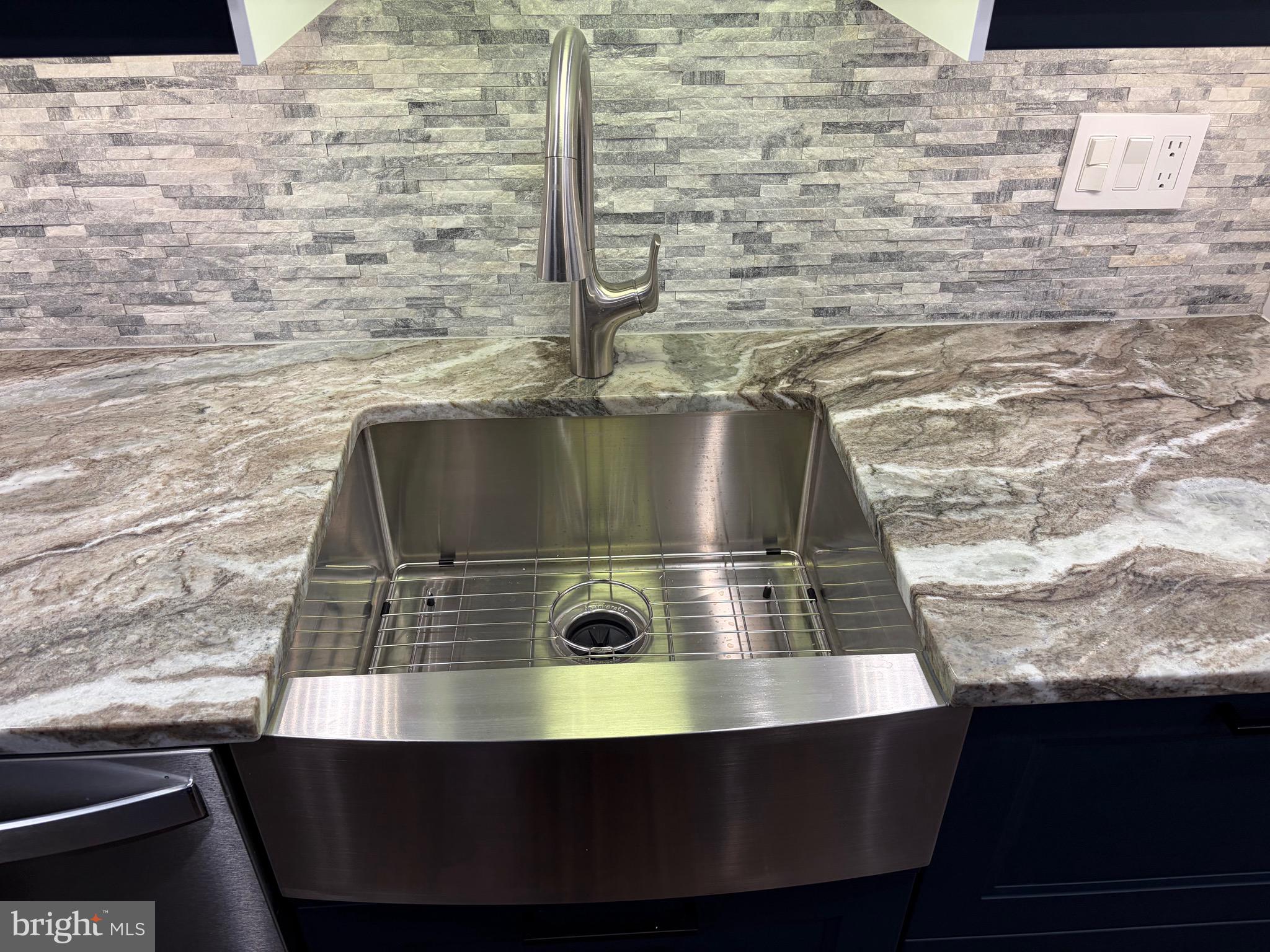 PINES CONDO 01 - Residential