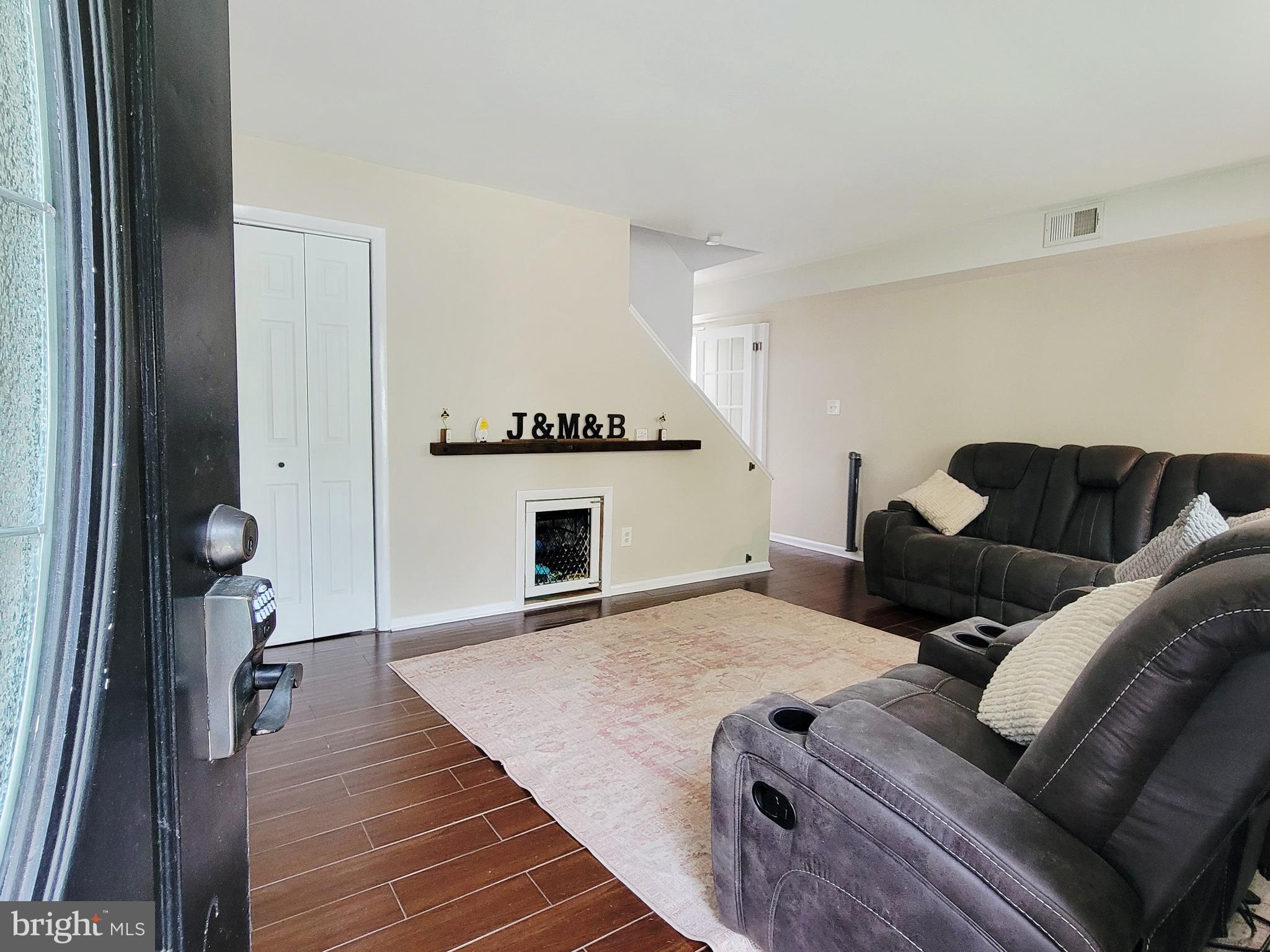 1123 FOLSOM AVENUE