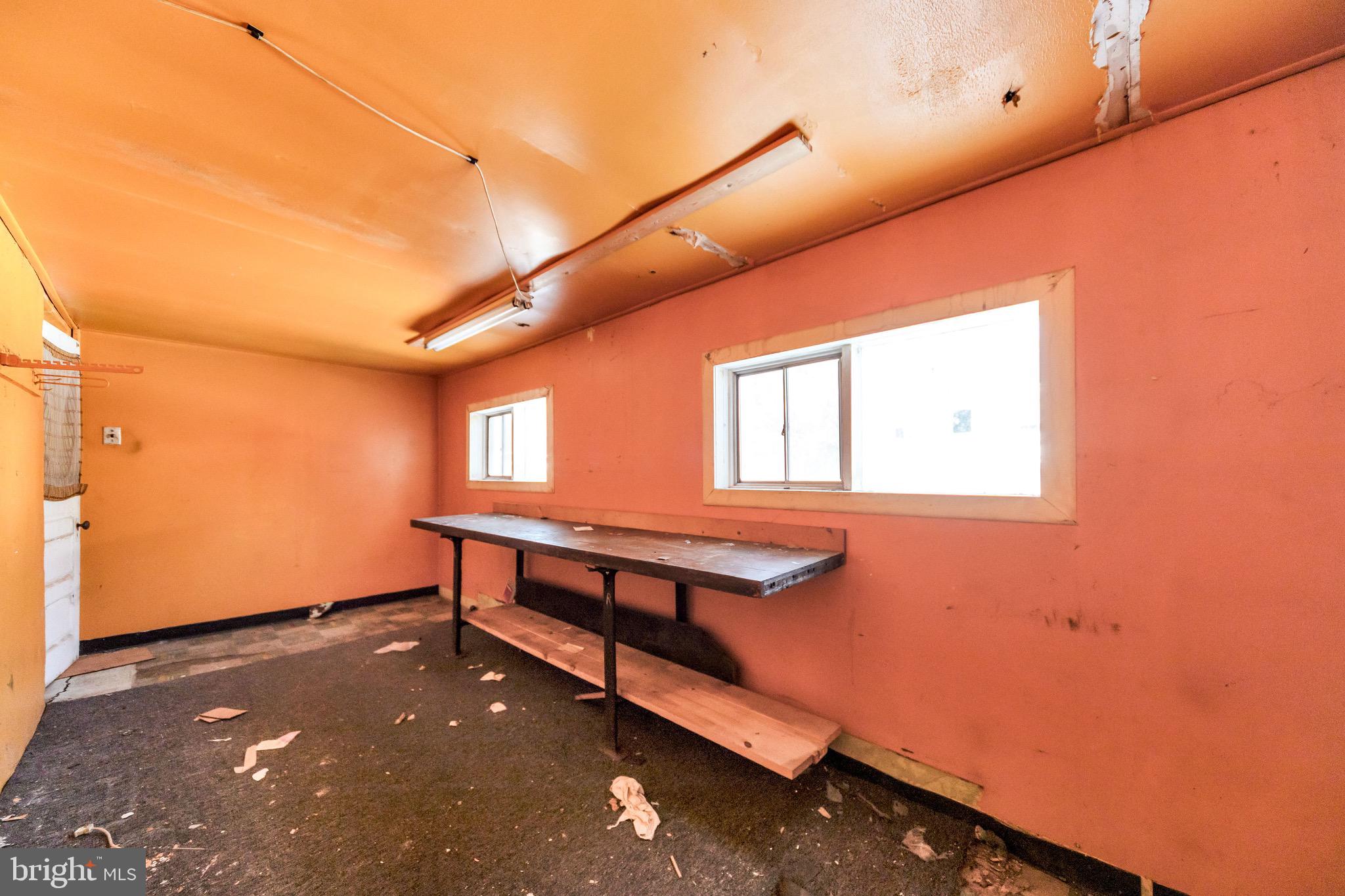 33 S WOODLAWN AVENUE