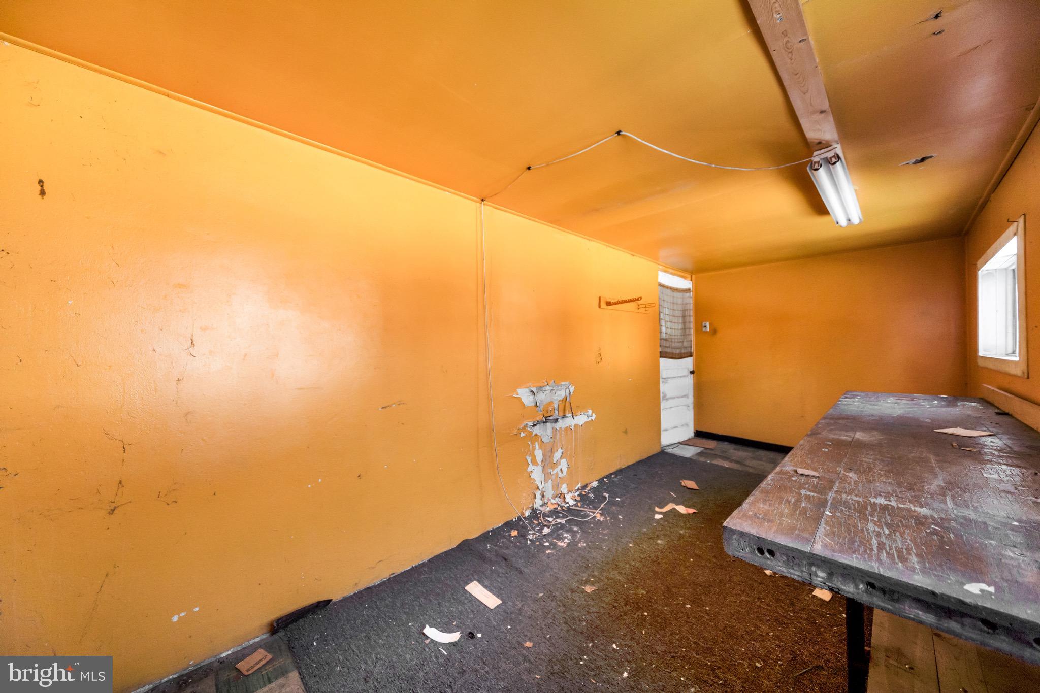 33 S WOODLAWN AVENUE