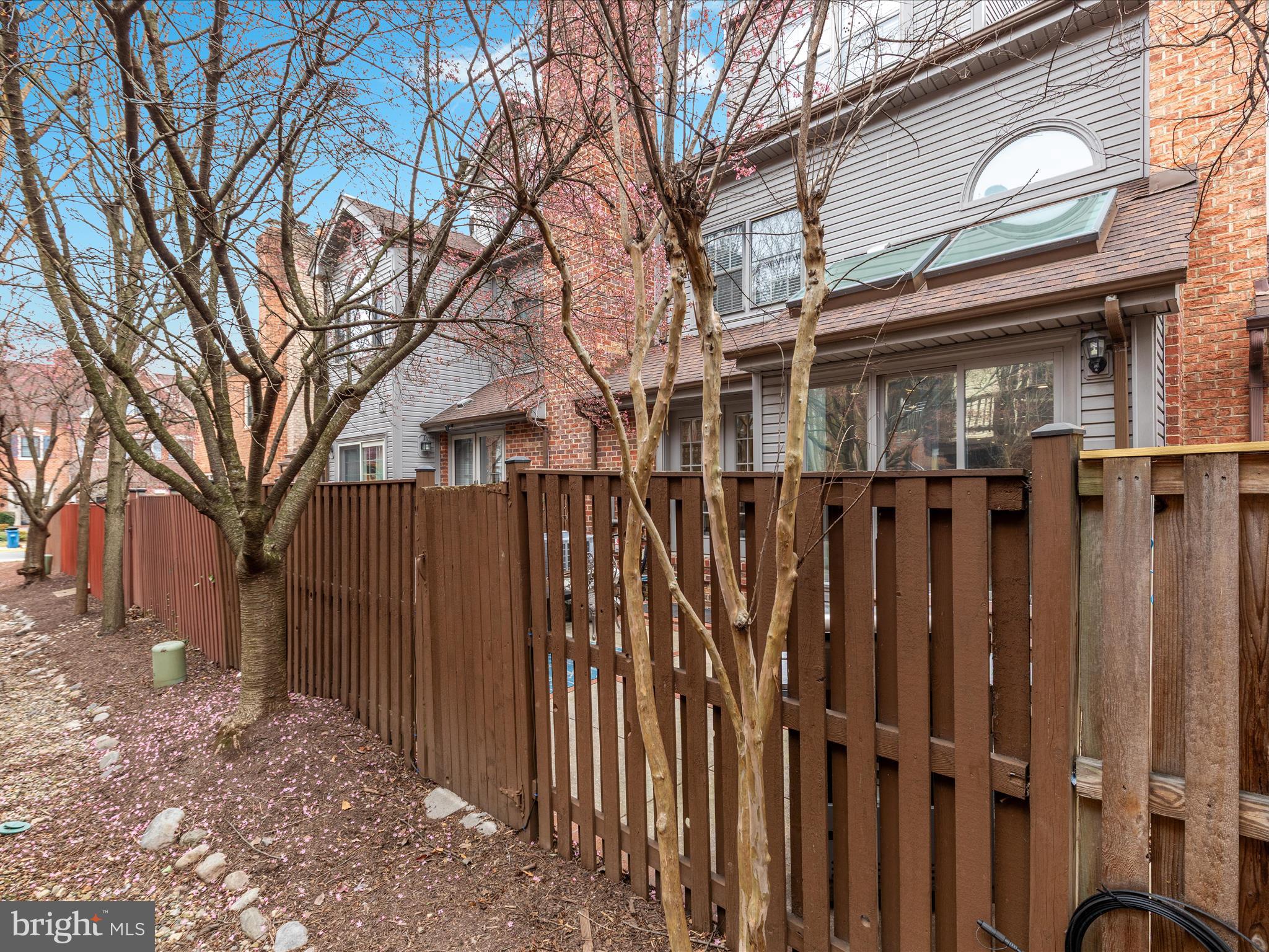 LANDMARK MEWS - Residential
