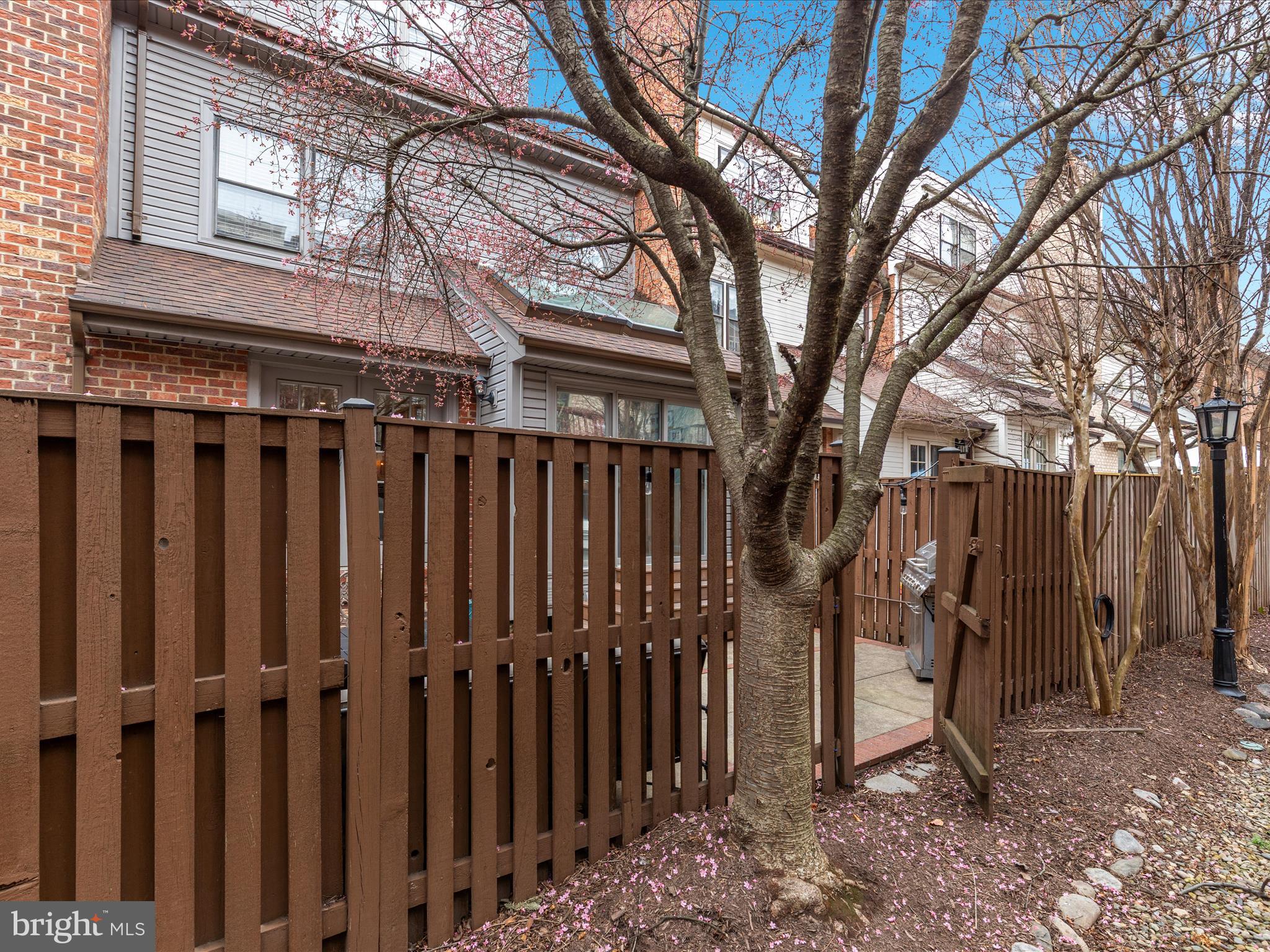 LANDMARK MEWS - Residential