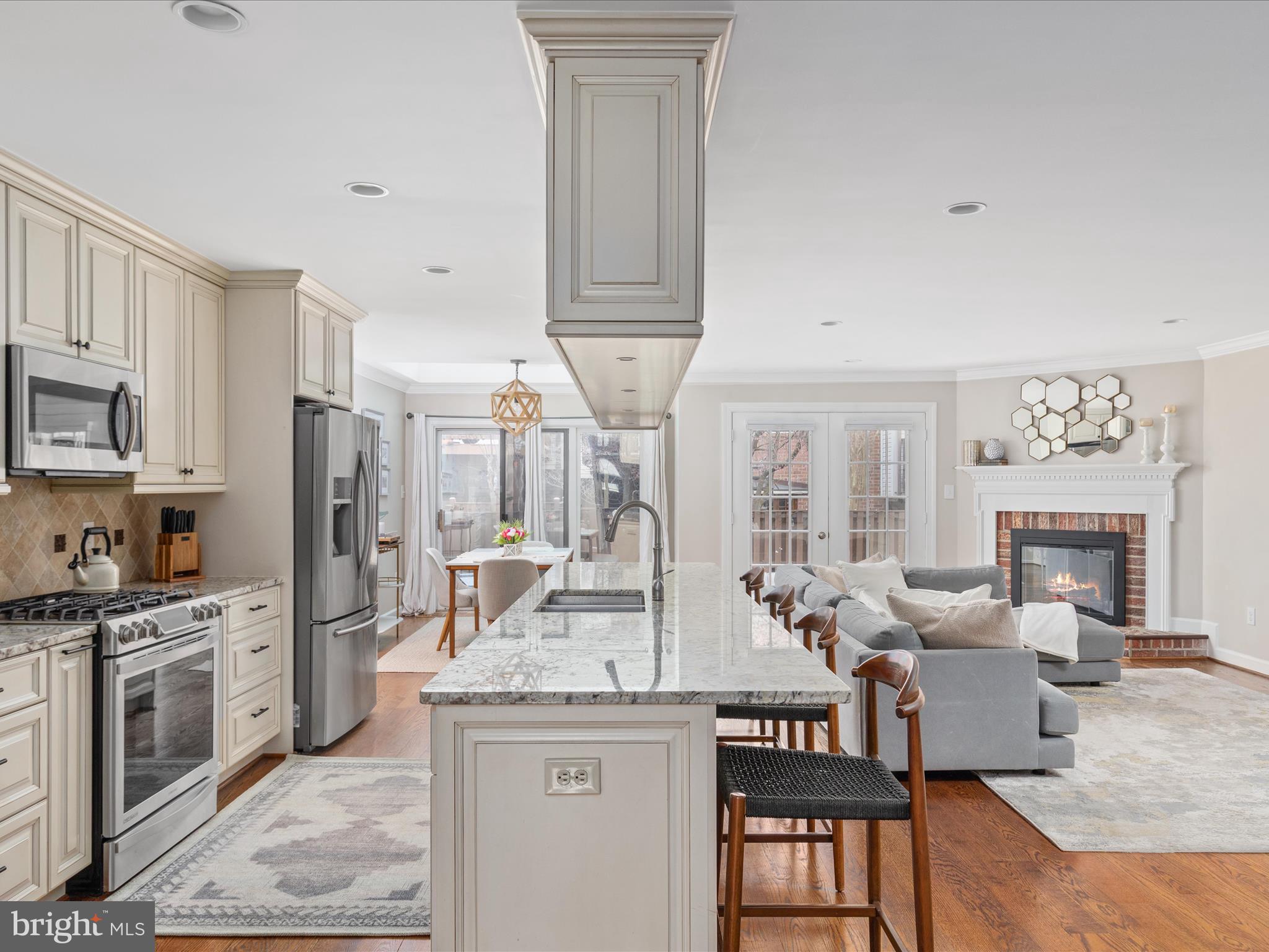 LANDMARK MEWS - Residential