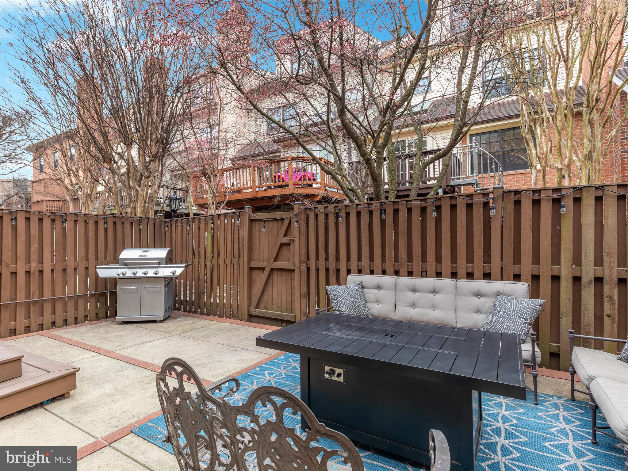 LANDMARK MEWS - Residential