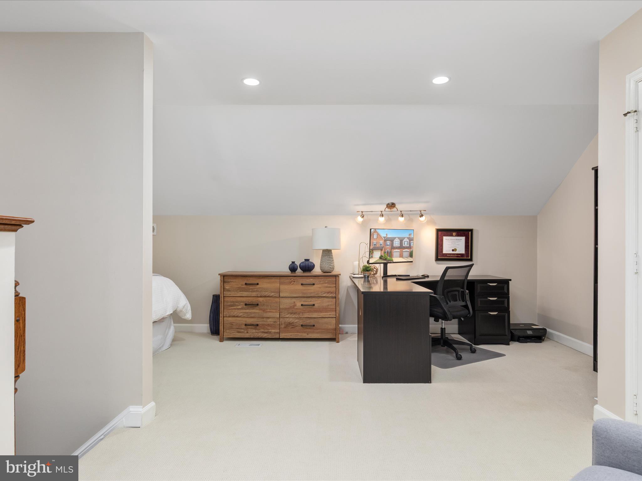 LANDMARK MEWS - Residential