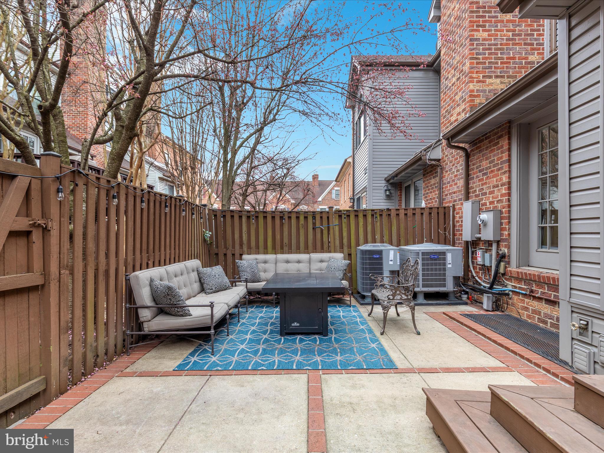 LANDMARK MEWS - Residential