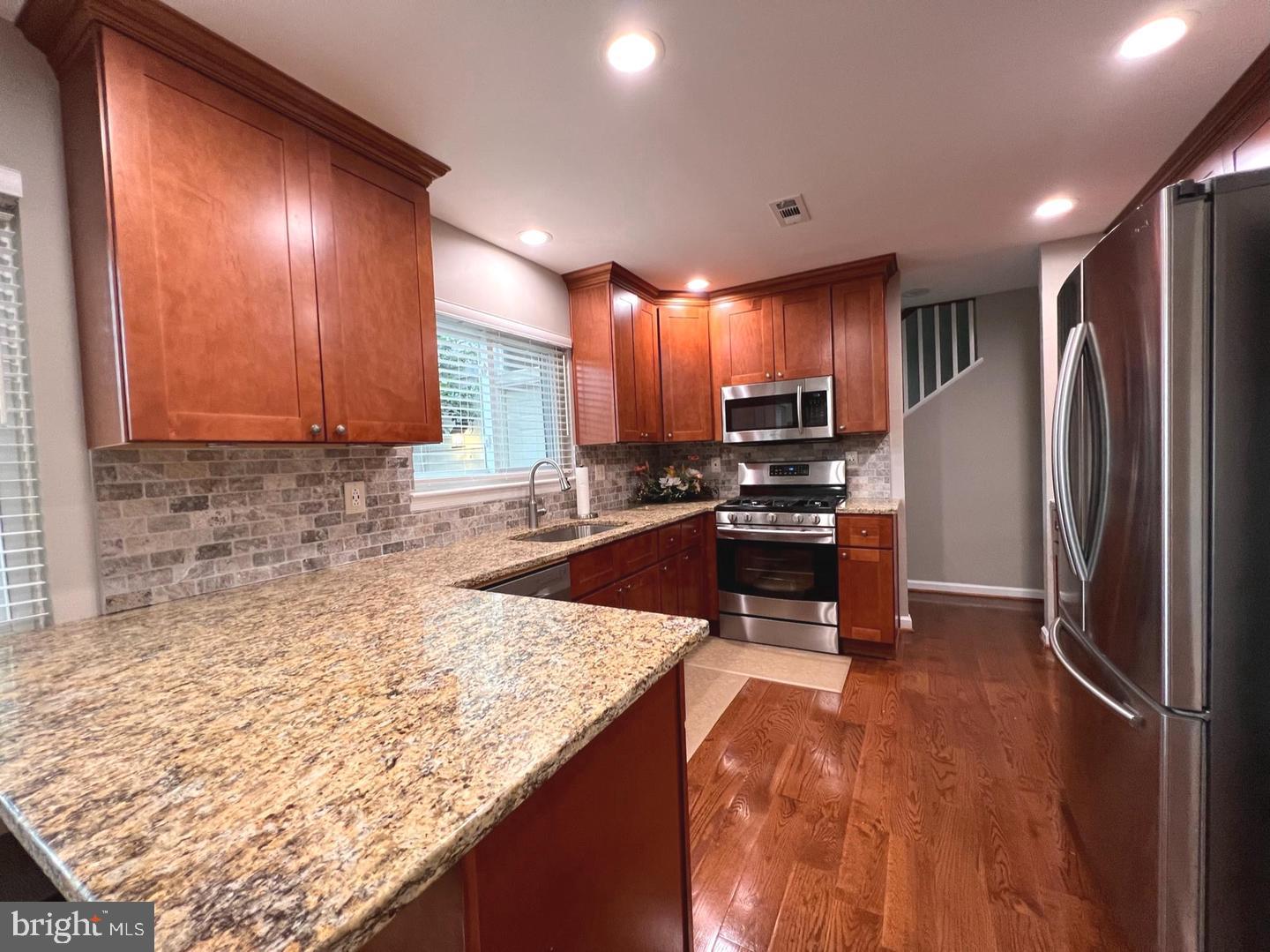 1514 ROUNDLEAF COURT