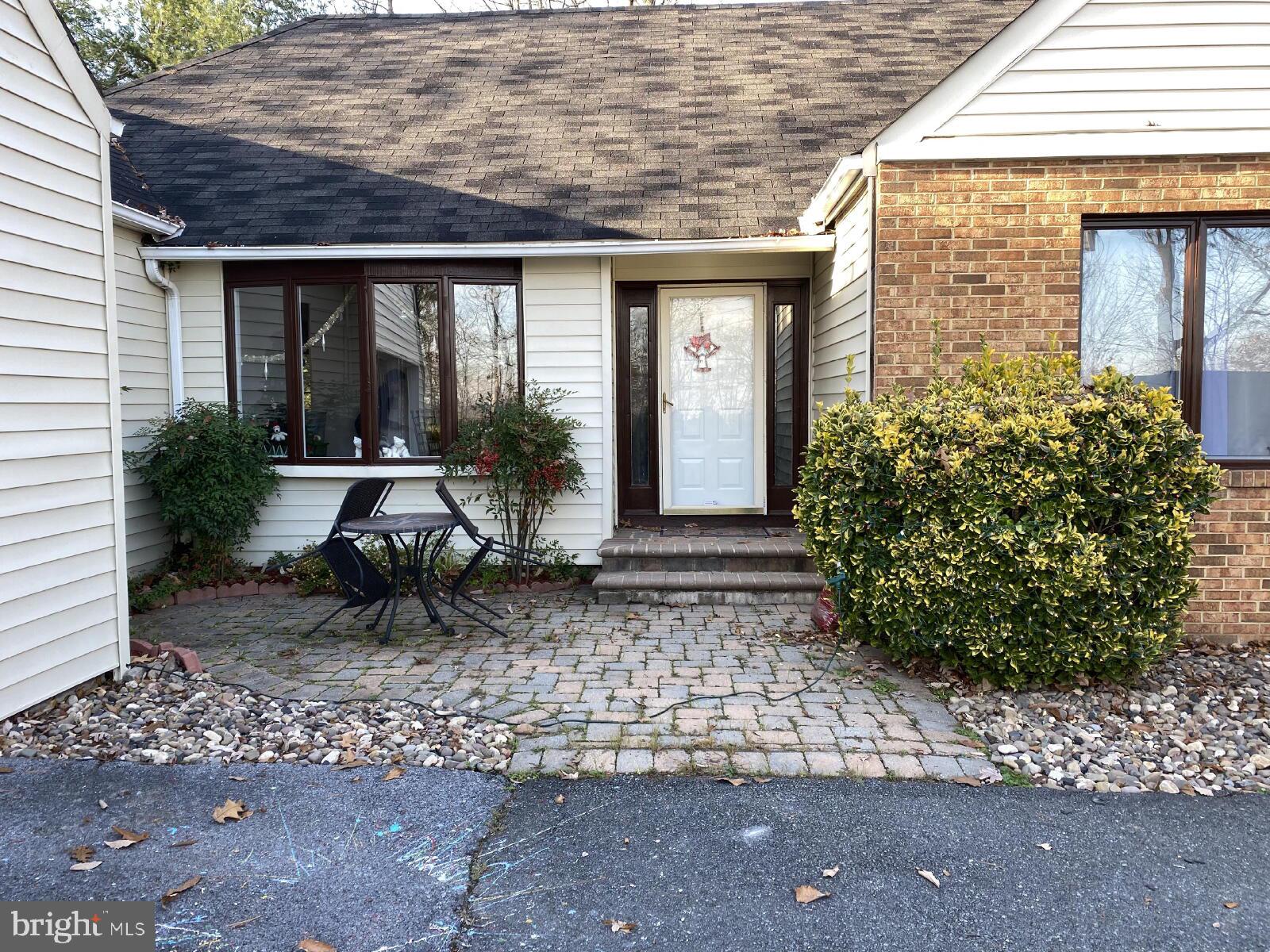 206 FAIRWAY CIRCLE